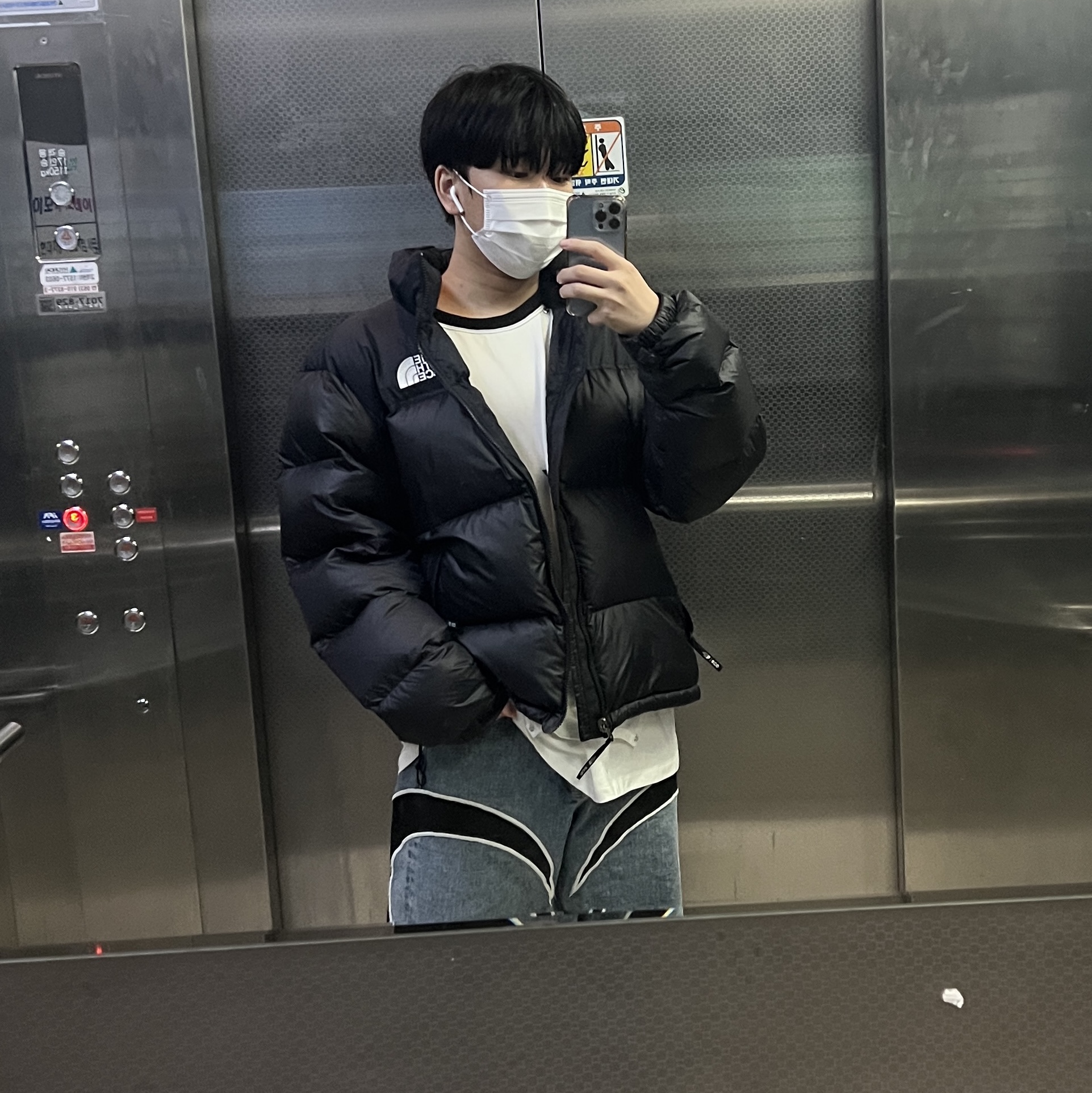 The North Face 1996 Eco Nuptse Jacket Black 착용 스타일 - 2