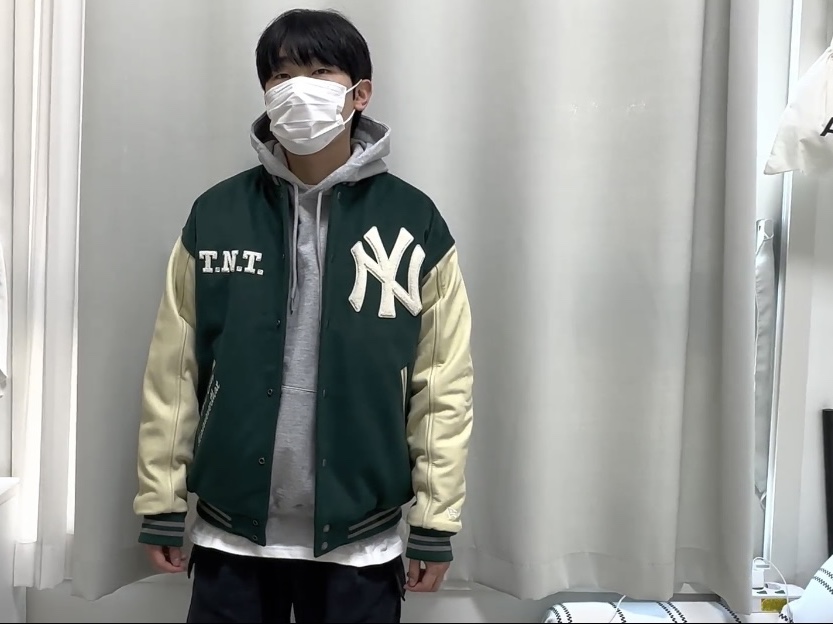 Thisisneverthat x New Era x MLB New York Yankees Varsity Jacket Dark Green, Thisisneverthat x New Era x MLB New York Yankees Varsity Jacket Navy 착용 스타일 - 2