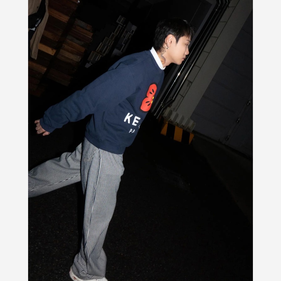 Kenzo Boke Flower Sweatshirt Midnight Blue 착용 스타일 - 2
