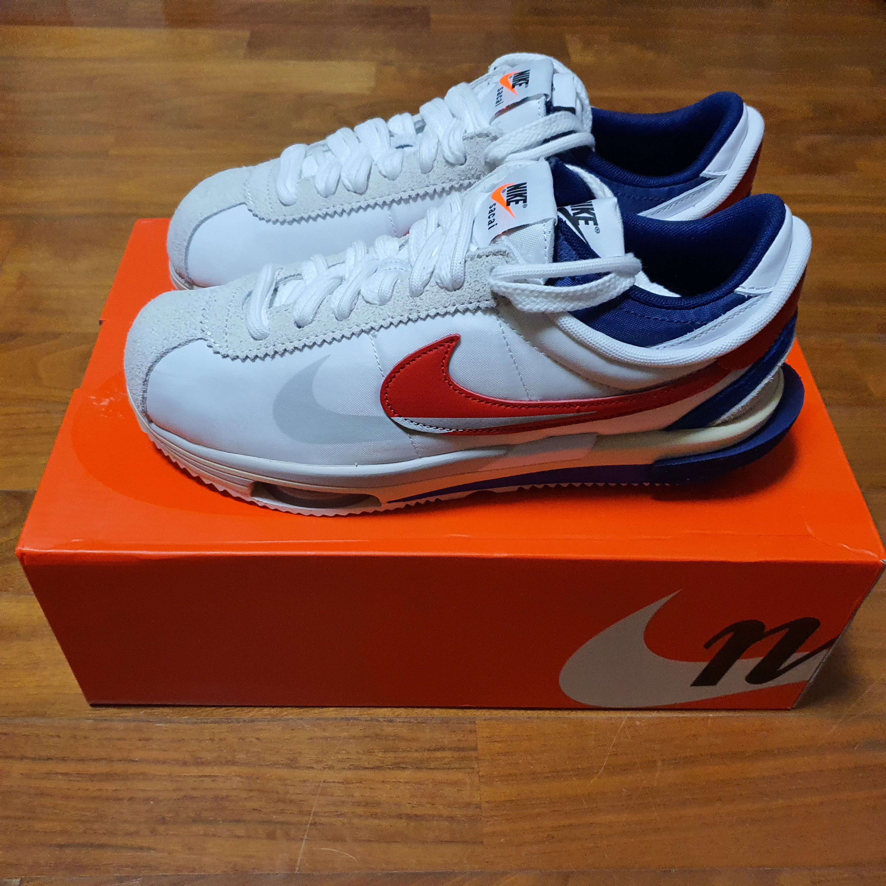 Nike x Sacai Zoom Cortez SP White and University Red 착용 스타일