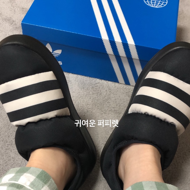 Adidas Puffylette Core Black 착용 스타일 - 4