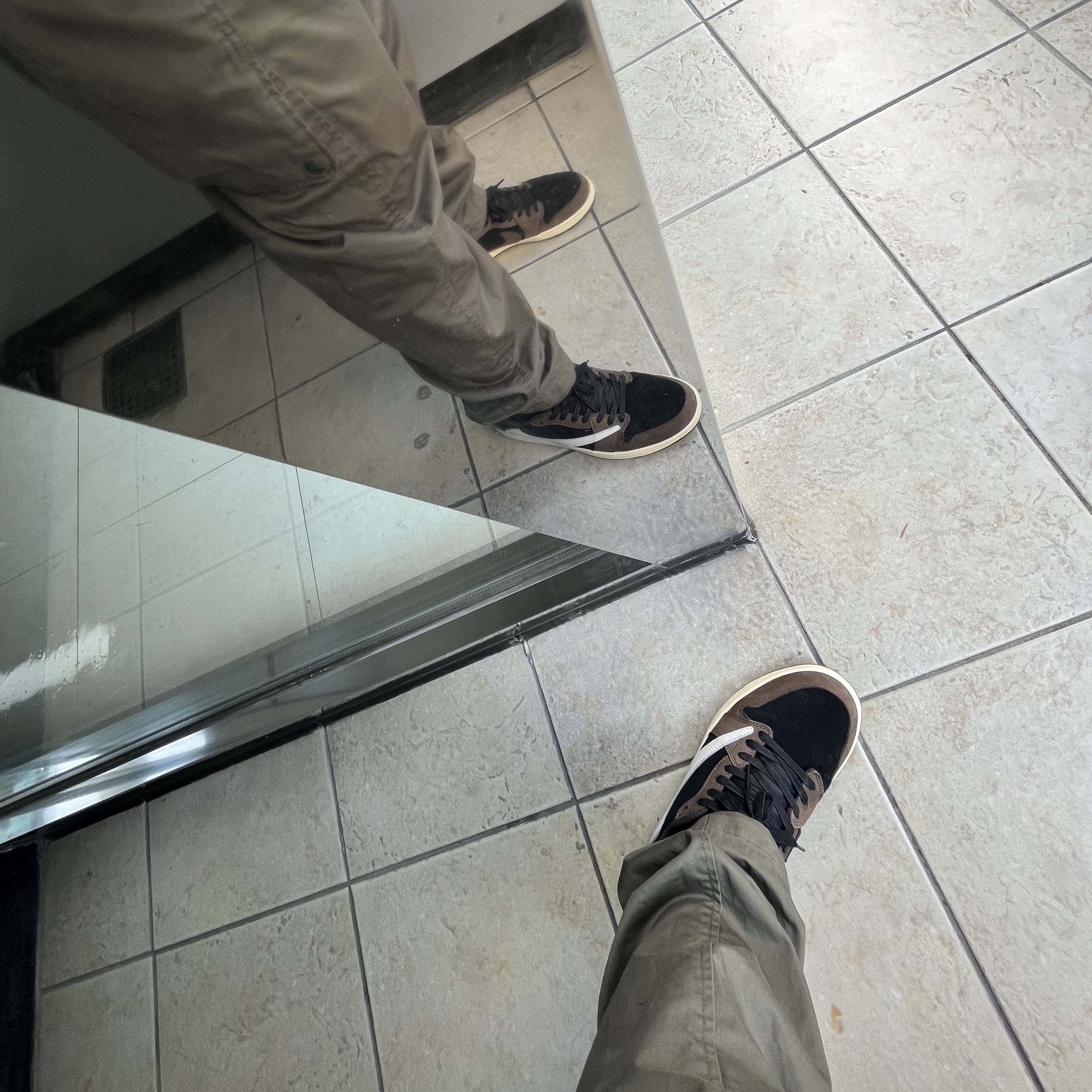 Jordan 1 x Travis Scott Retro Low OG SP Mocha 착용 스타일