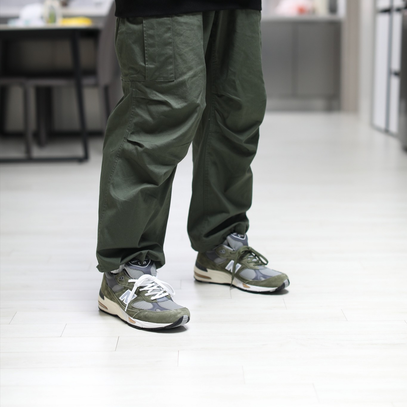 New Balance 991 Made in UK Green Grey 착용 스타일 - 2