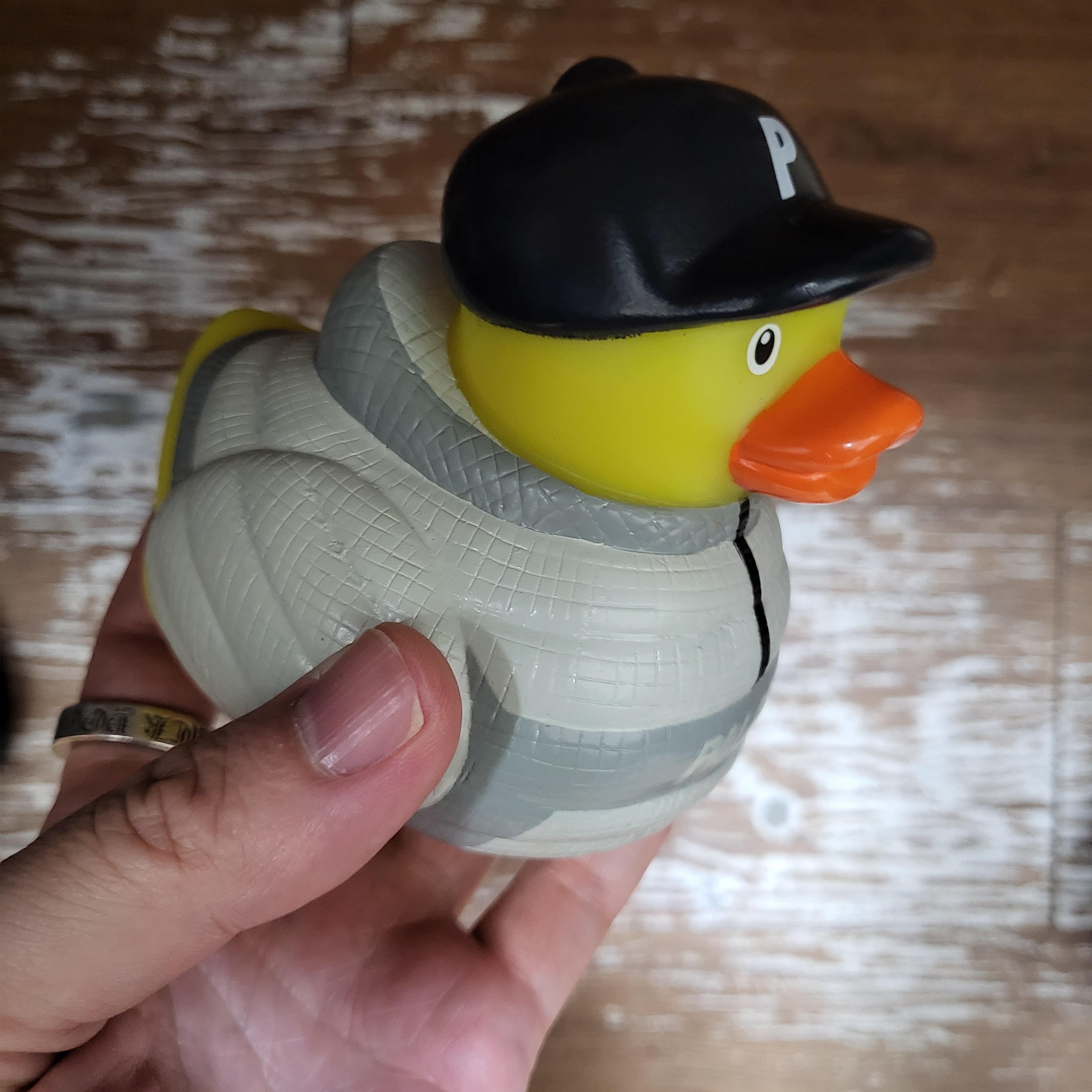 Palace Rubber Duck - 22SS 착용 스타일