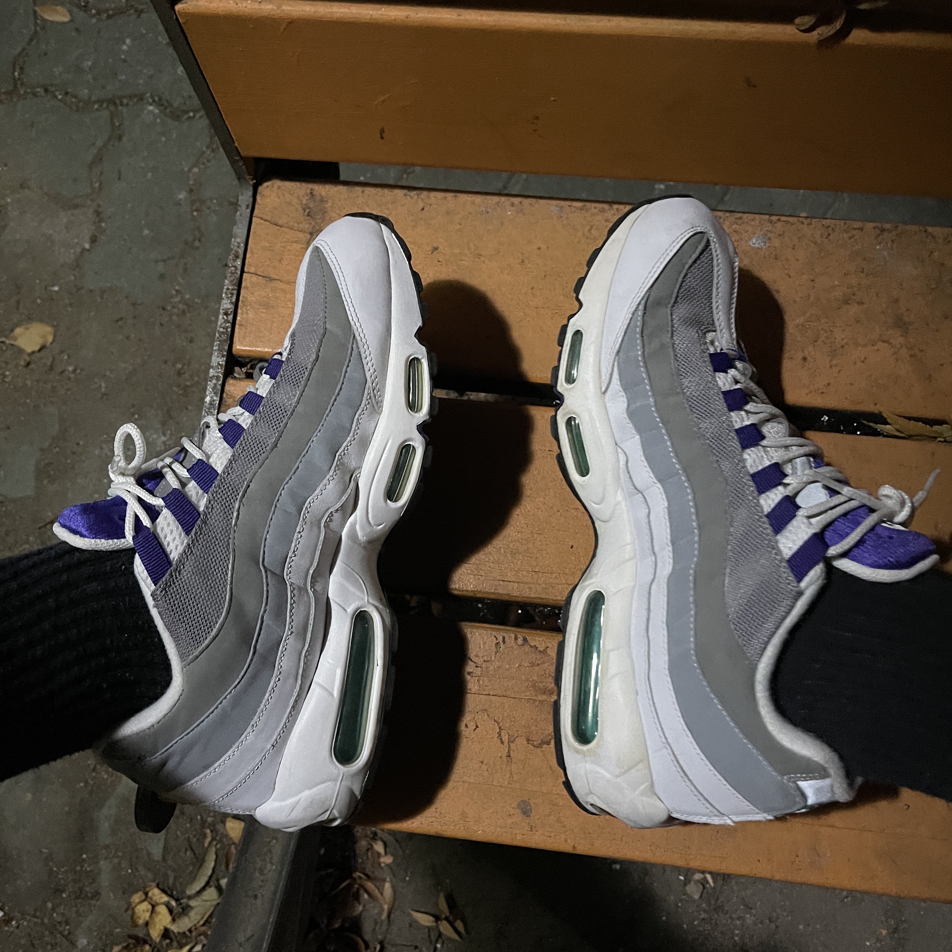 Nike Air Max 95 OG Grape 착용 스타일 - 2