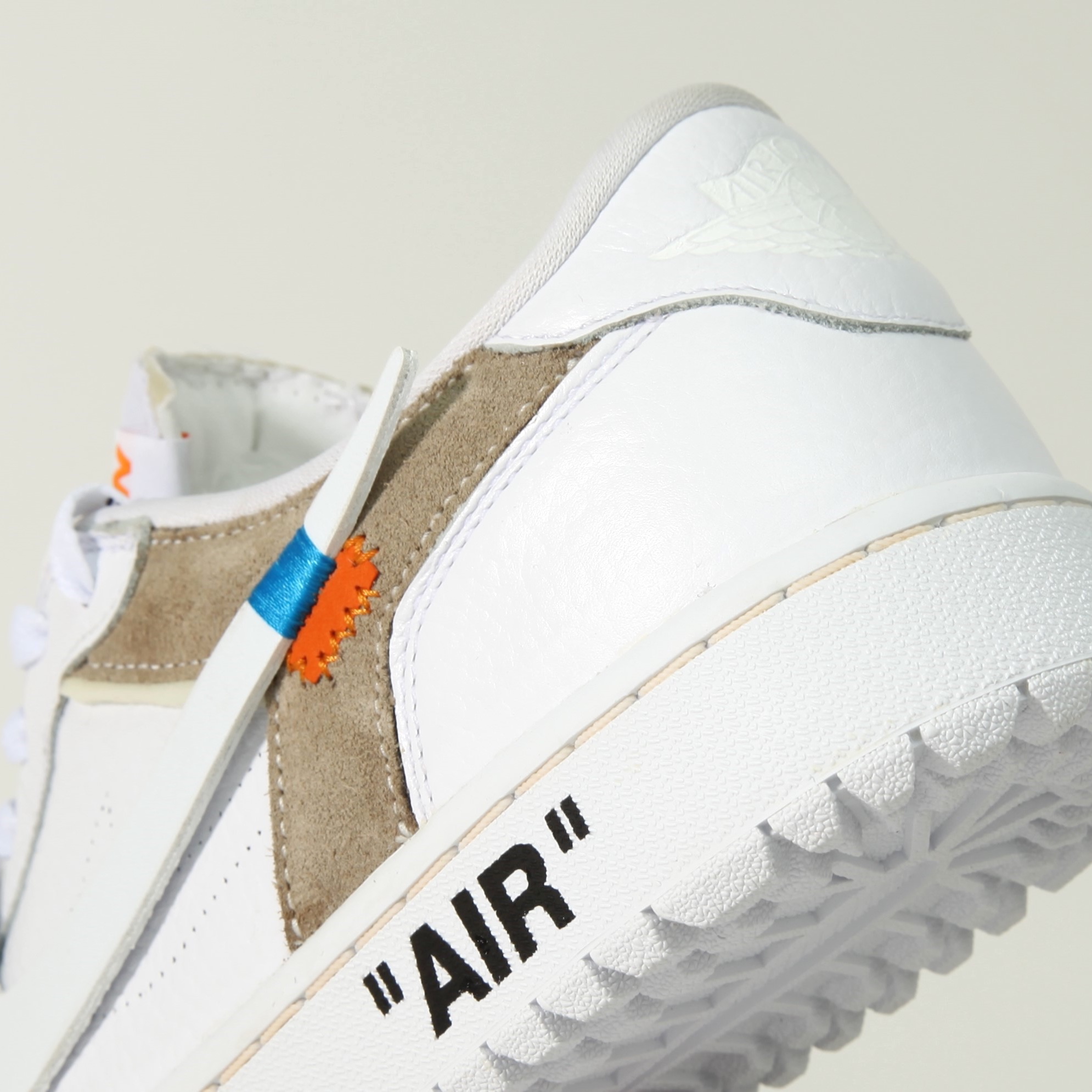 Jordan 1 Low Golf Triple White 착용 스타일 - 2