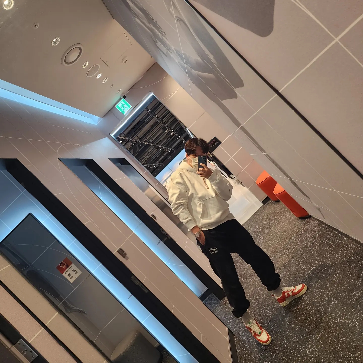 Nike x Jacquemus NRG Fleece Hoodie Sail - Asia, Nike x Stussy NRG RA Washed Fleece Pants Black (DN4030-010) 착용 스타일 - 1