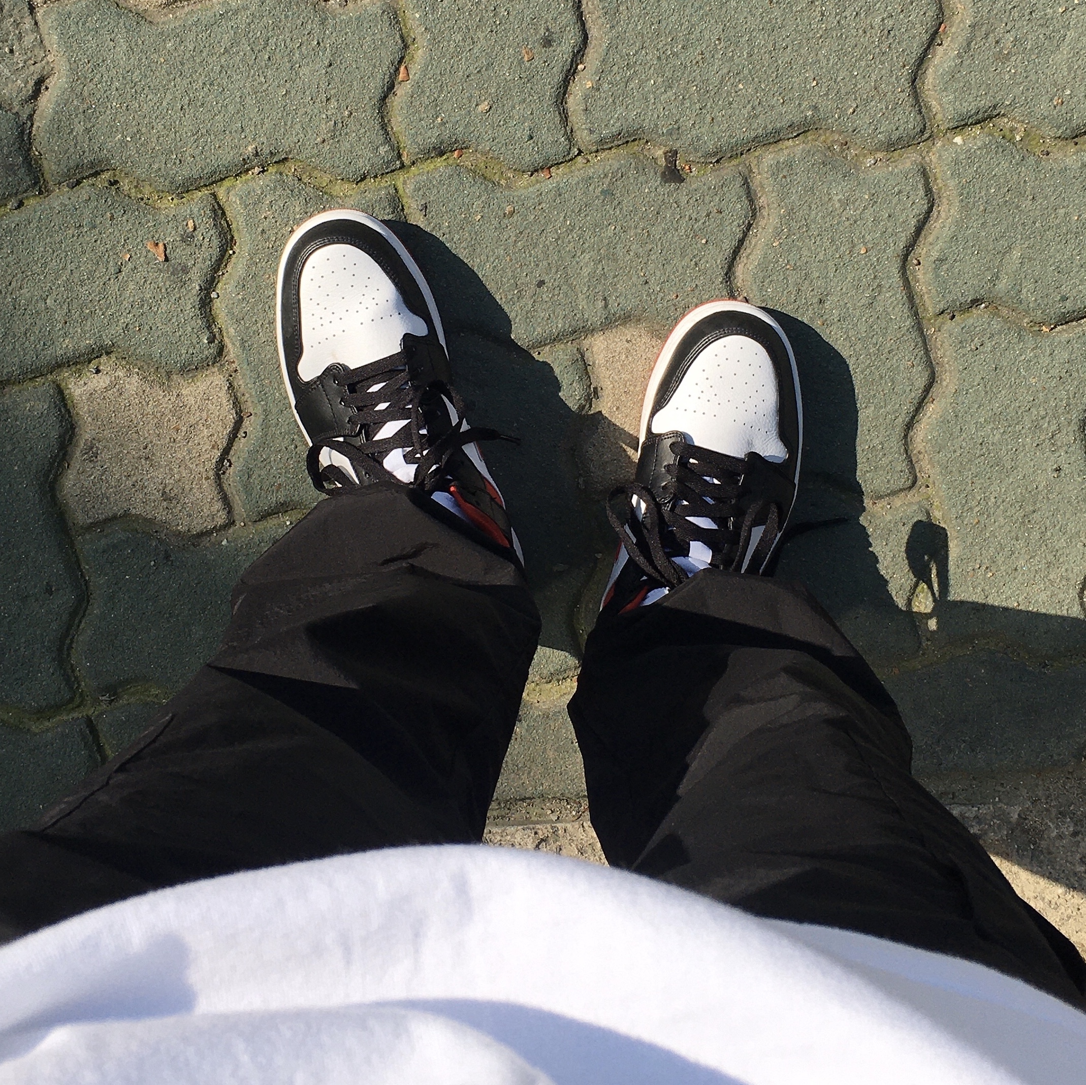 Jordan 1 Mid Gym Red Black White 착용 스타일