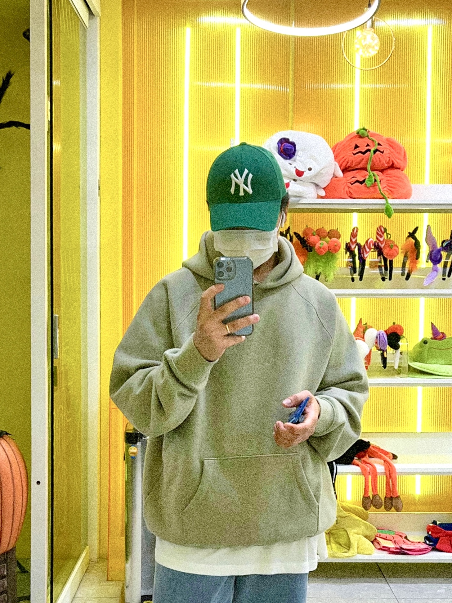 Essentials Pull-Over Hoodie Pistachio - 21FW 착용 스타일