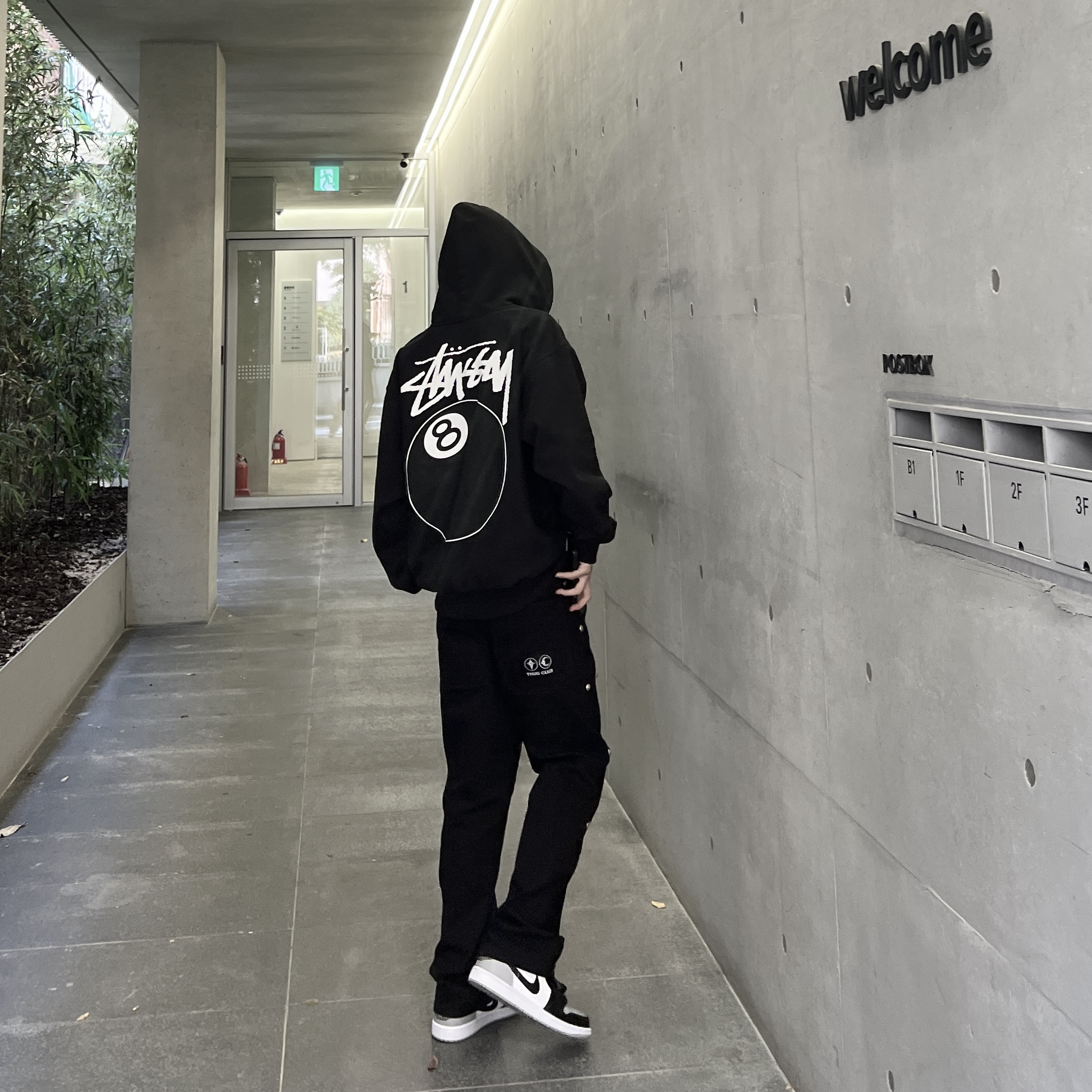 Stussy 8 Ball Hoodie Black - 21FW, Jordan 1 Low Light Smoke Grey Black 착용 스타일