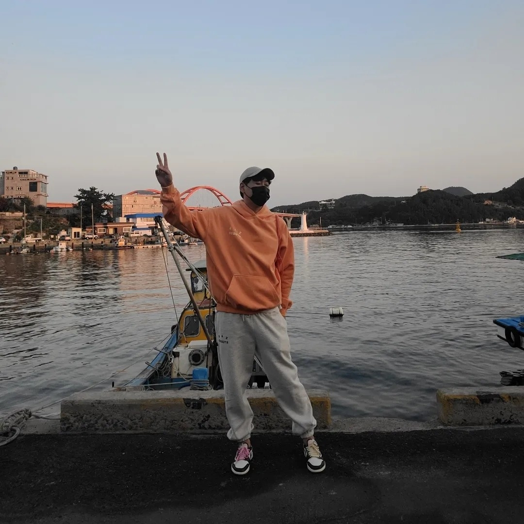 IAB Studio Pigment Hoodie & Sack Salmon, IAB Studio Sweatpants Oatmeal Burgundy - 22SS 착용 스타일 - 2