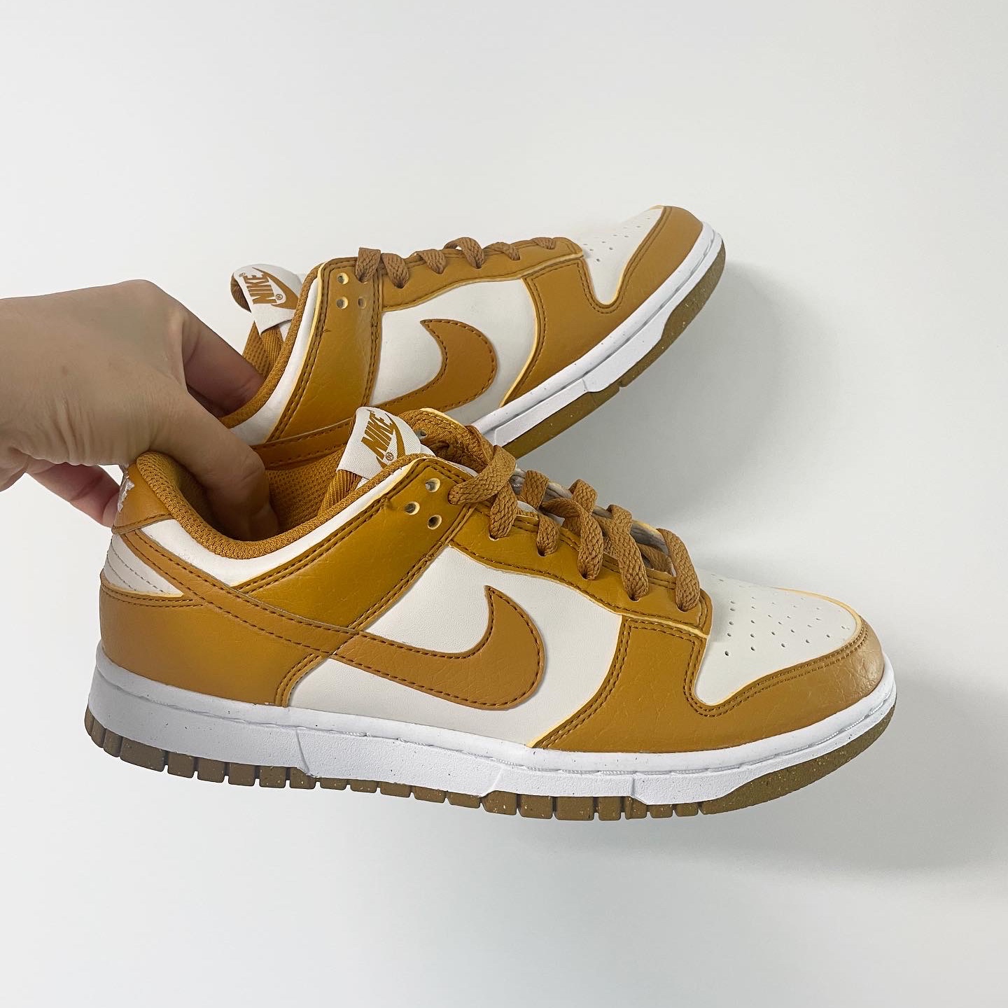 (W) Nike Dunk Low Next Nature Phantom 착용 스타일 - 1
