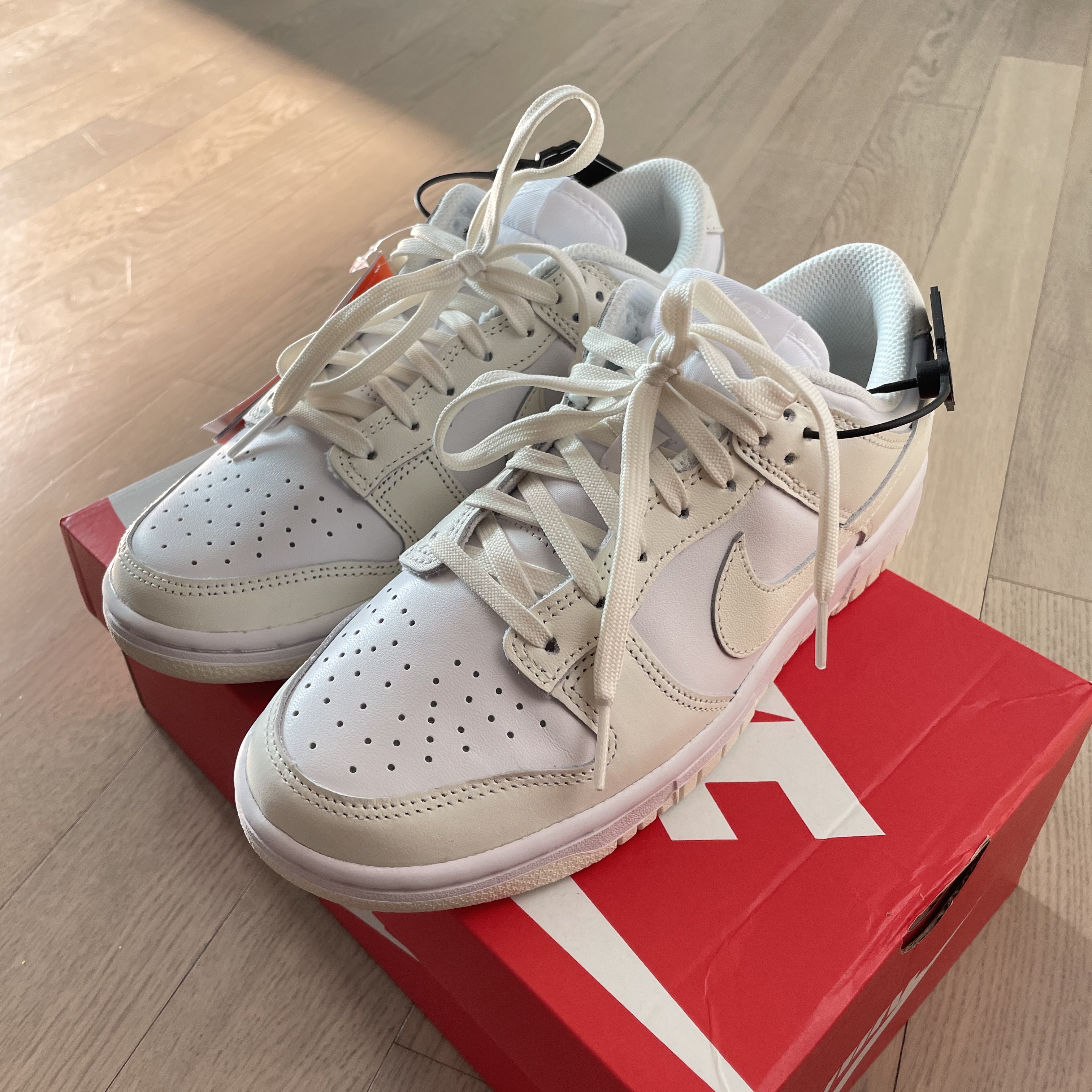 (W) Nike Dunk Low White and Sail 착용 스타일