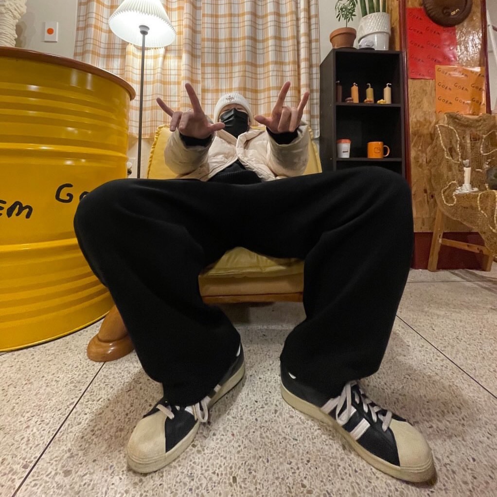 Adidas Superstar Premium Black White 착용 스타일