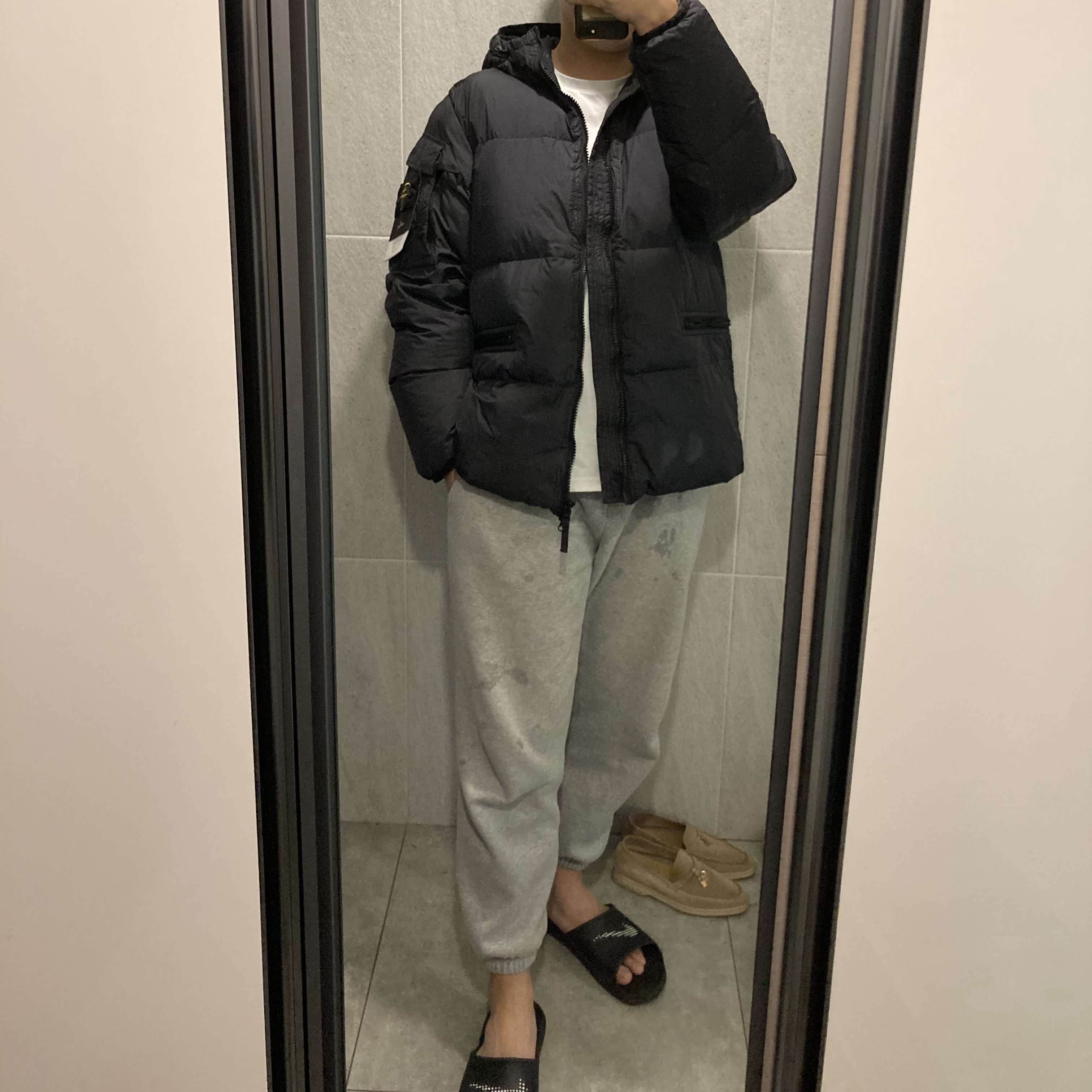 Stone Island 40223 Garment Dyed Crinkle Reps Down Jacket Black - 22FW 착용 스타일 - 1