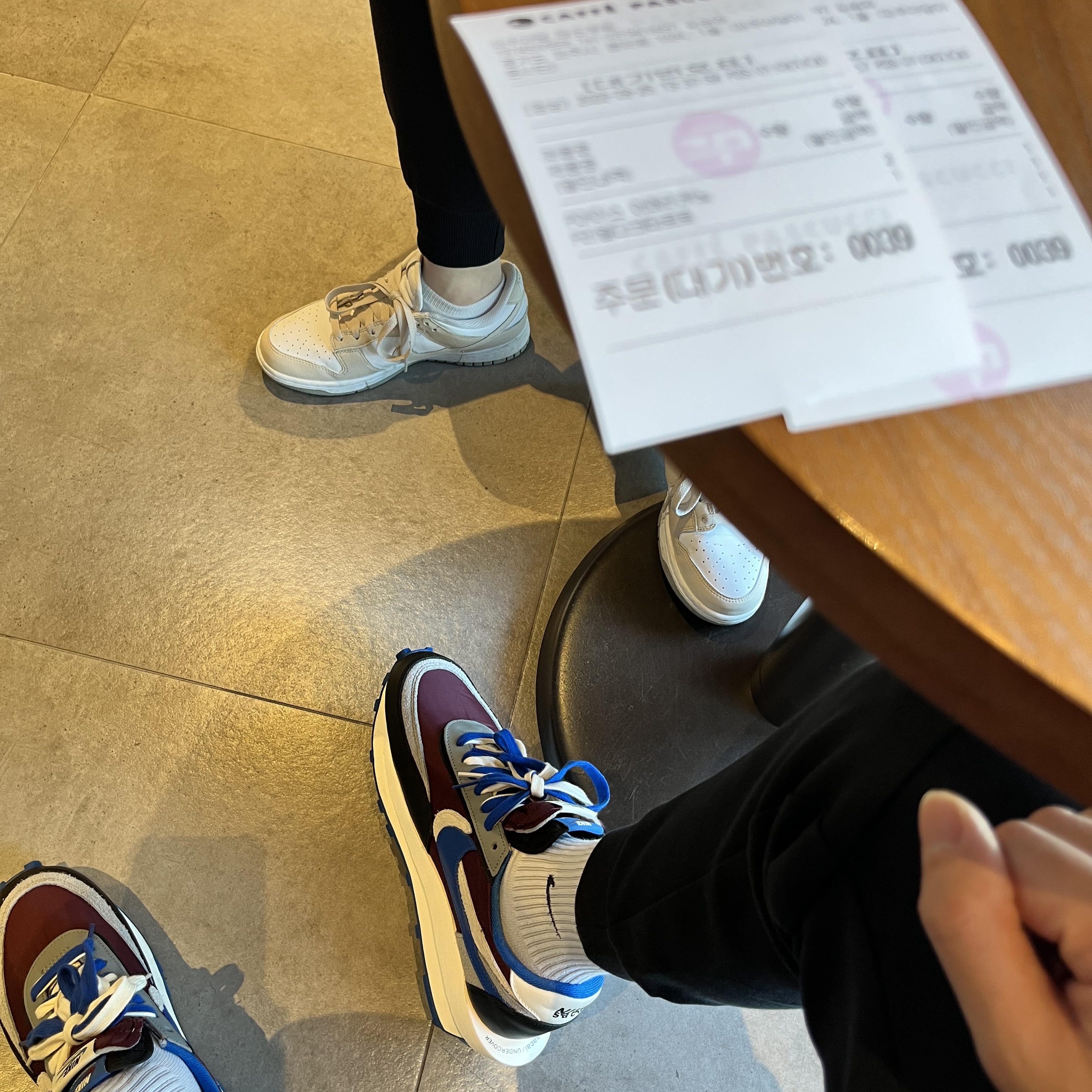 Nike x Sacai x Undercover LDWaffle Night Maroon Team Royal, (W) Nike Dunk Low Next Nature Light Orewood Brown 착용 스타일