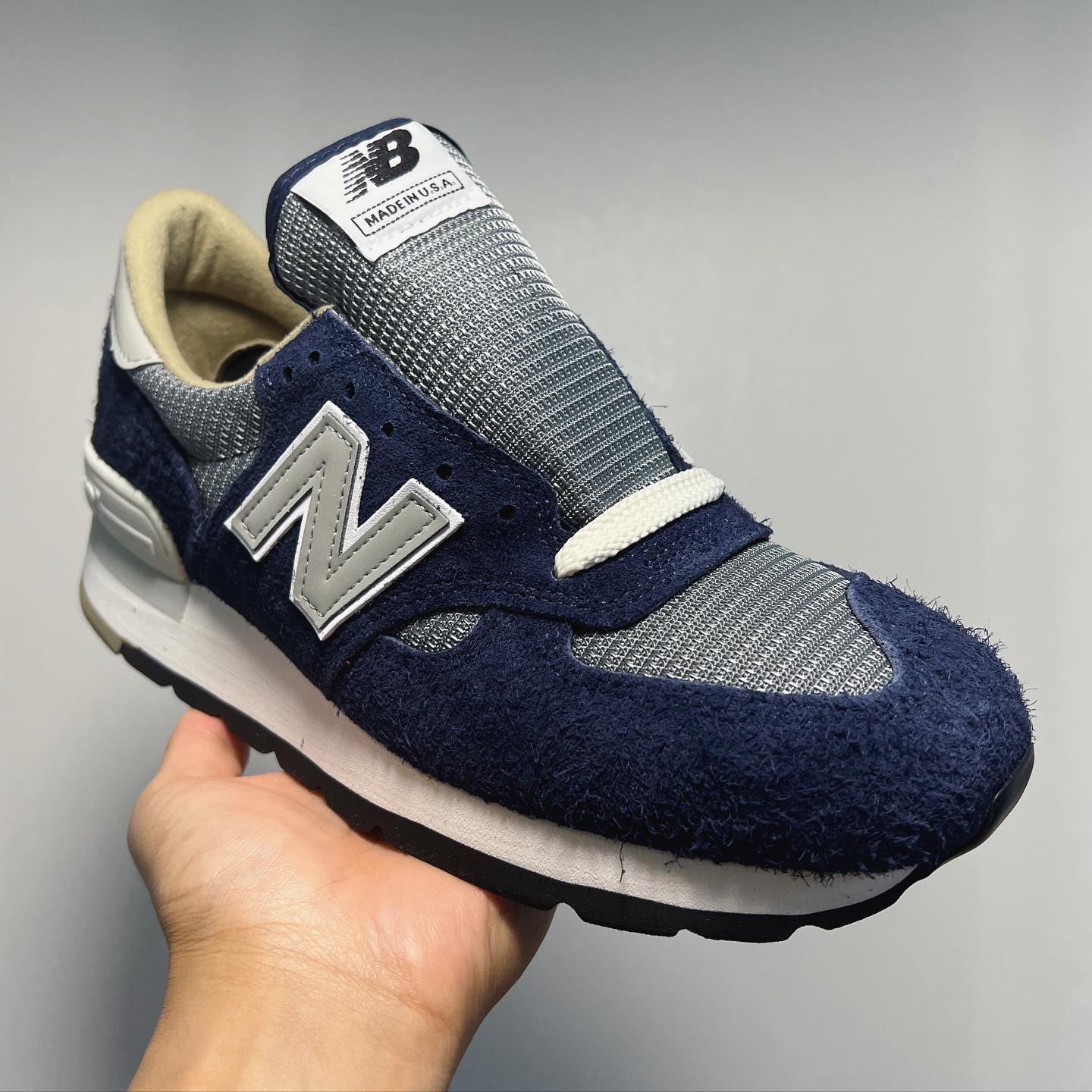 New Balance x Carhartt WIP 990v1 Made in USA Sculpture Center 착용 스타일 - 4