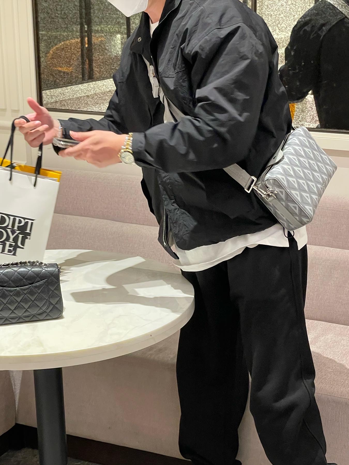 Wooyoungmi White Embroidered Logo Ball Cap Black, Celine CT-04 Low Lace Up Calfskin Sneakers Optic White Black 착용 스타일 - 3
