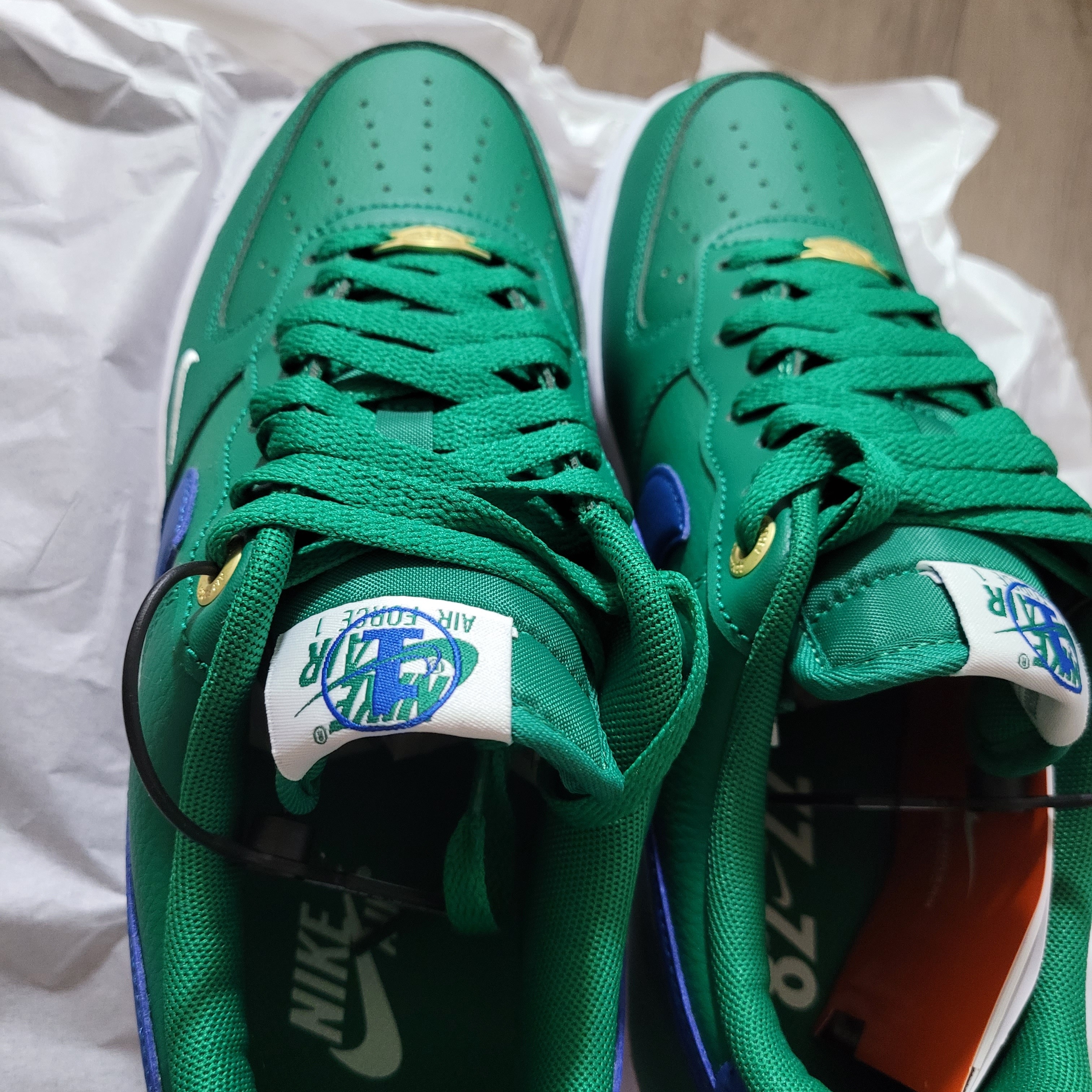 Nike Air Force 1 '07 LV8 40th Anniversary Join Forces Malachite Blue Jay 착용 스타일 - 1