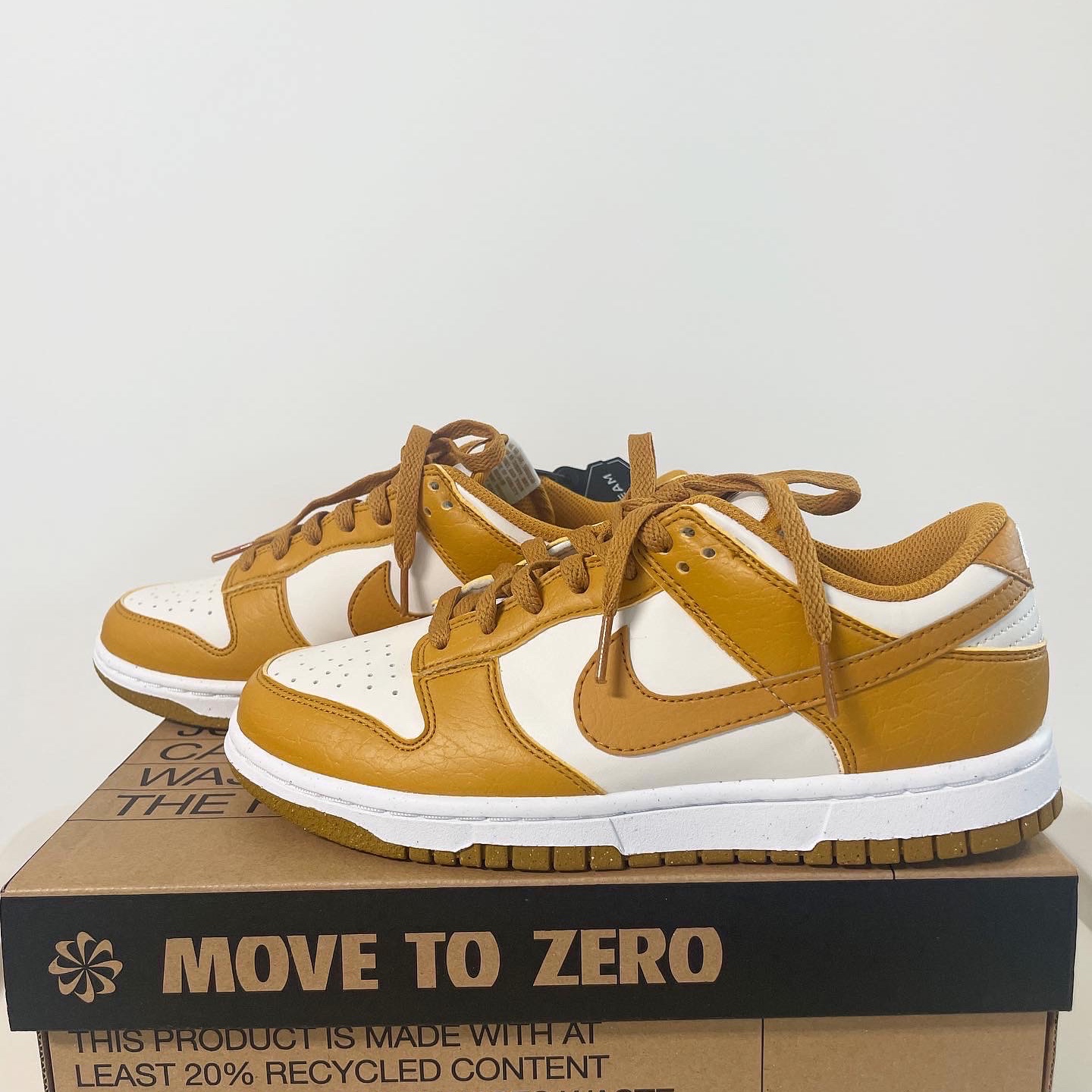 (W) Nike Dunk Low Next Nature Phantom 착용 스타일 - 2