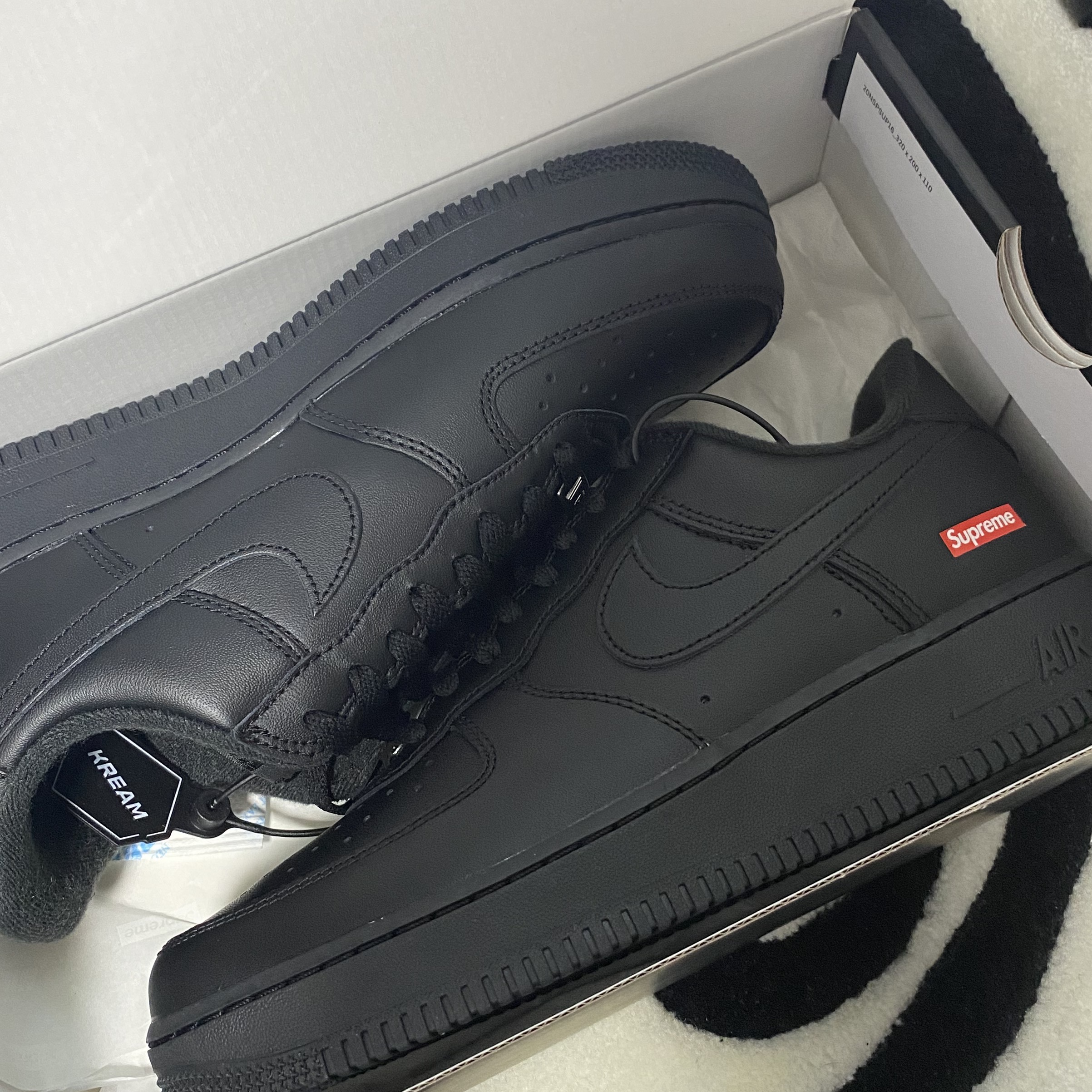 Nike x Supreme Air Force 1 Low Black 착용 스타일 - 1
