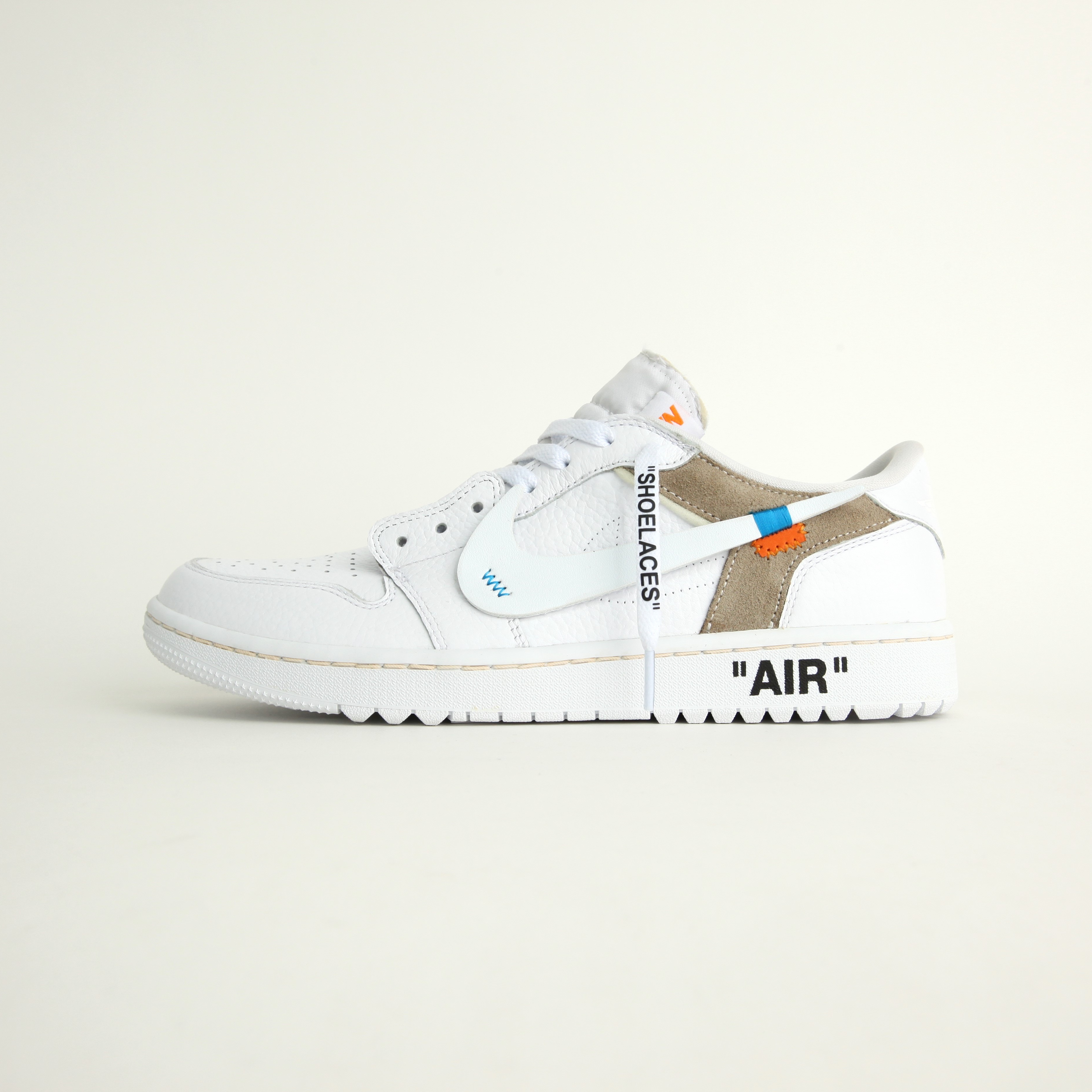 Jordan 1 Low Golf Triple White 착용 스타일 - 1