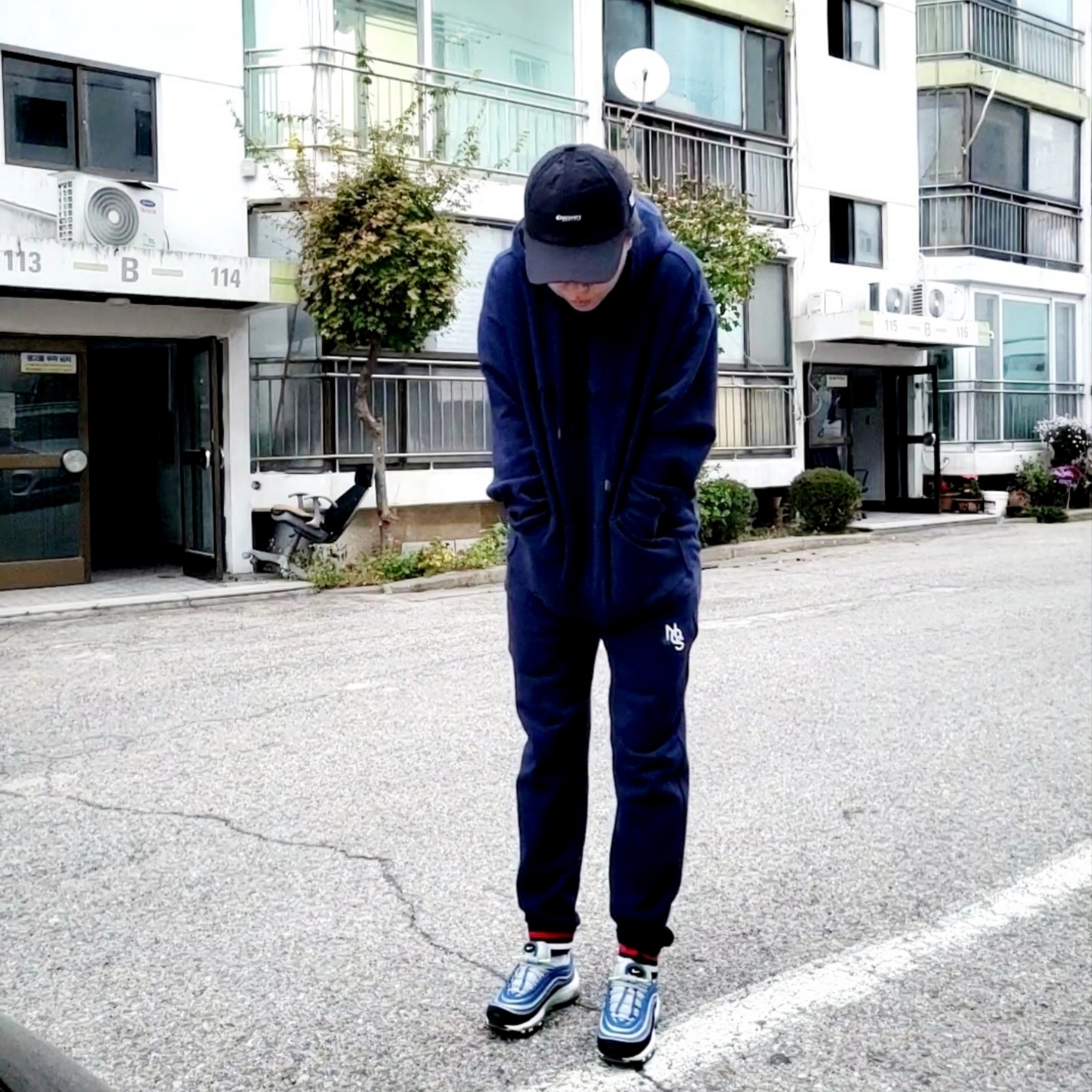 Nike Air Max 97 OG Atlantic Blue and Voltage Yellow 착용 스타일