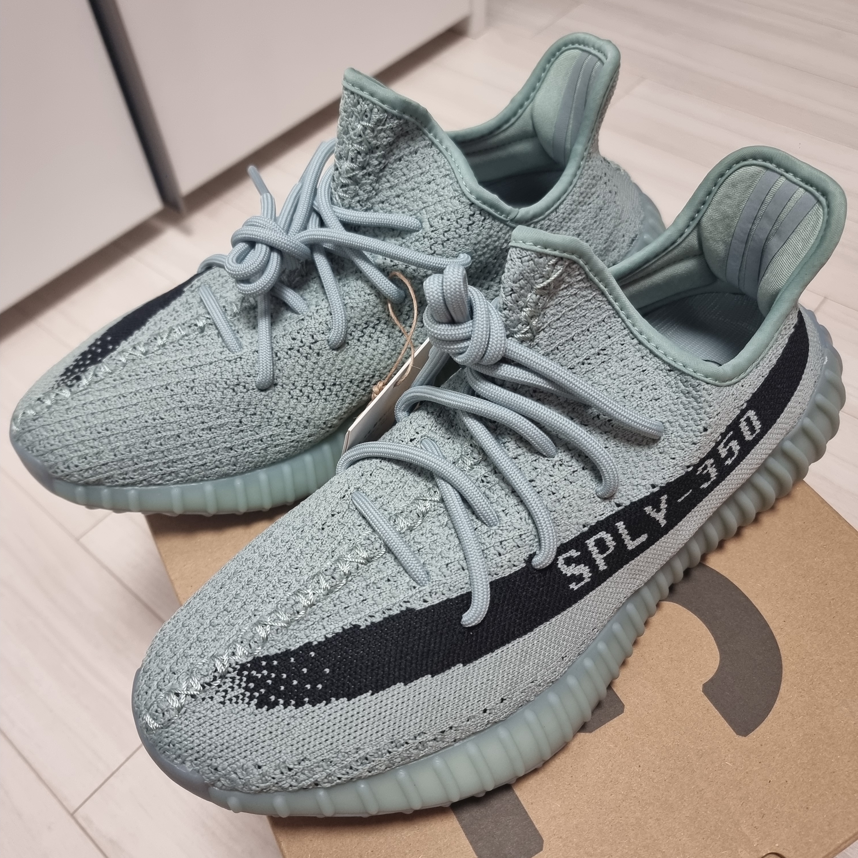 Adidas Yeezy Boost 350 V2 Salt Core Black 착용 스타일 - 2