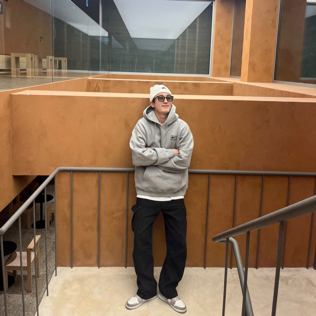Nike x Stussy NRG Cuffed Beanie Summit White 착용 스타일