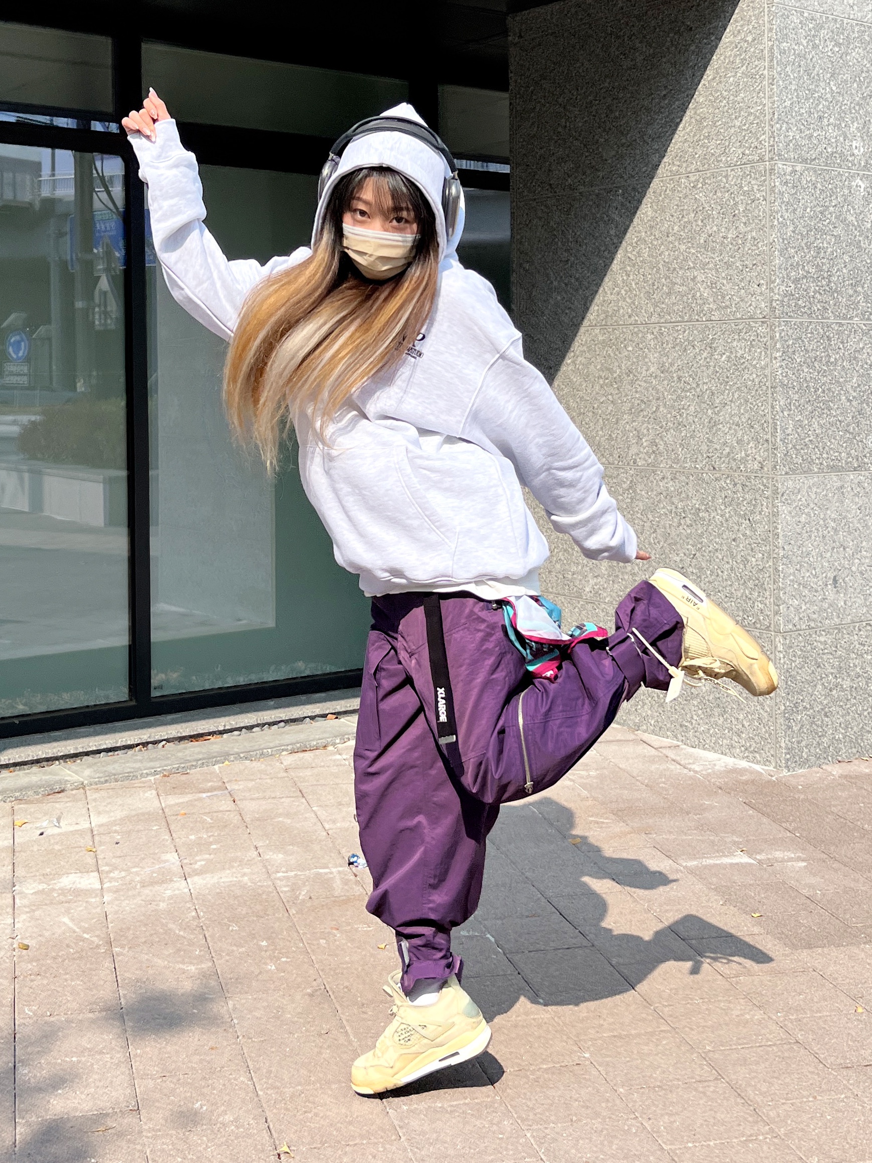 (W) Jordan 4 x Off-White Retro SP Sail, Apple AirPods Max Lightning Space Gray (Korean Ver.) 착용 스타일