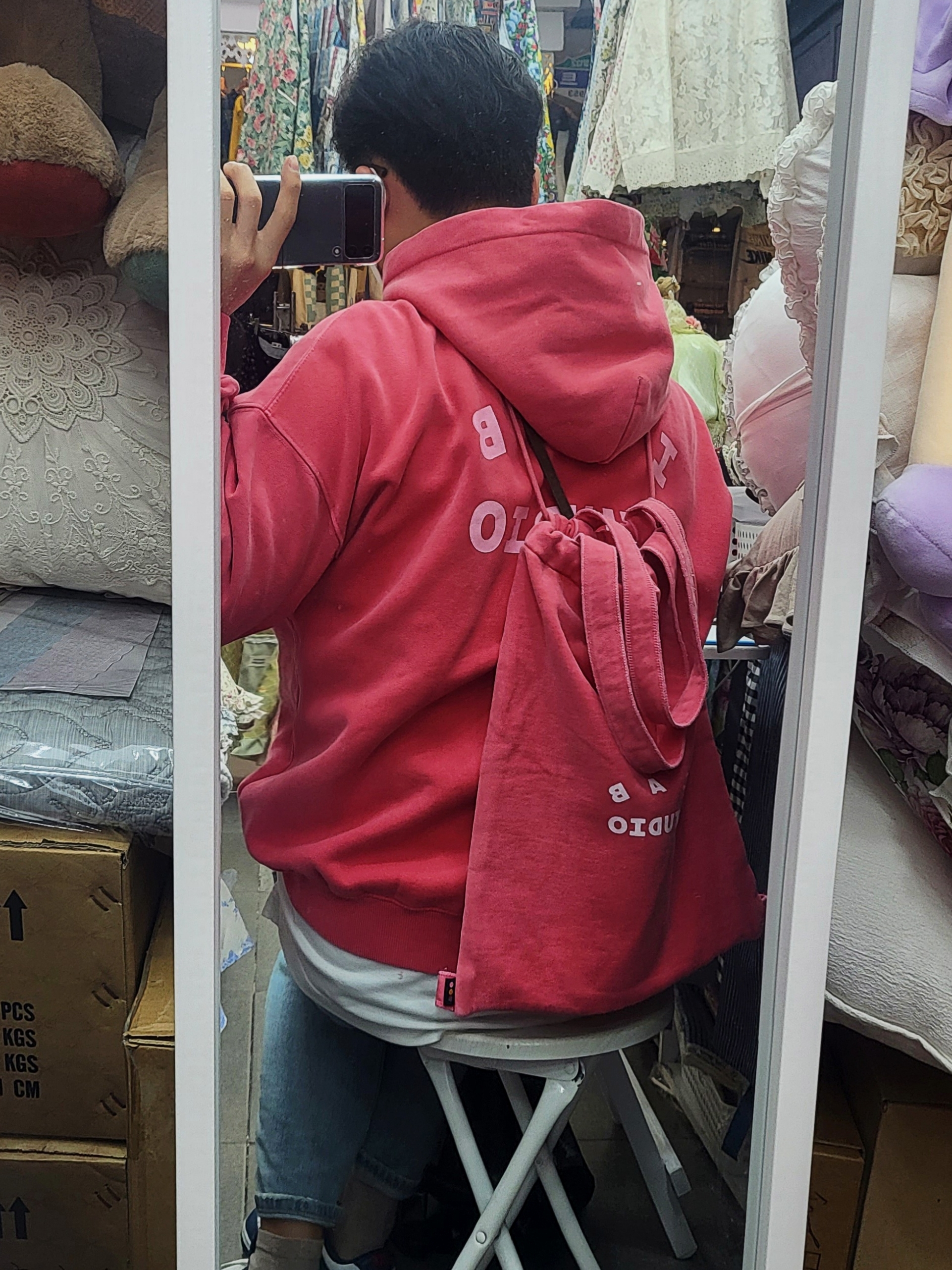 IAB Studio Pigment Hoodie & Sack Coral 착용 스타일 - 2