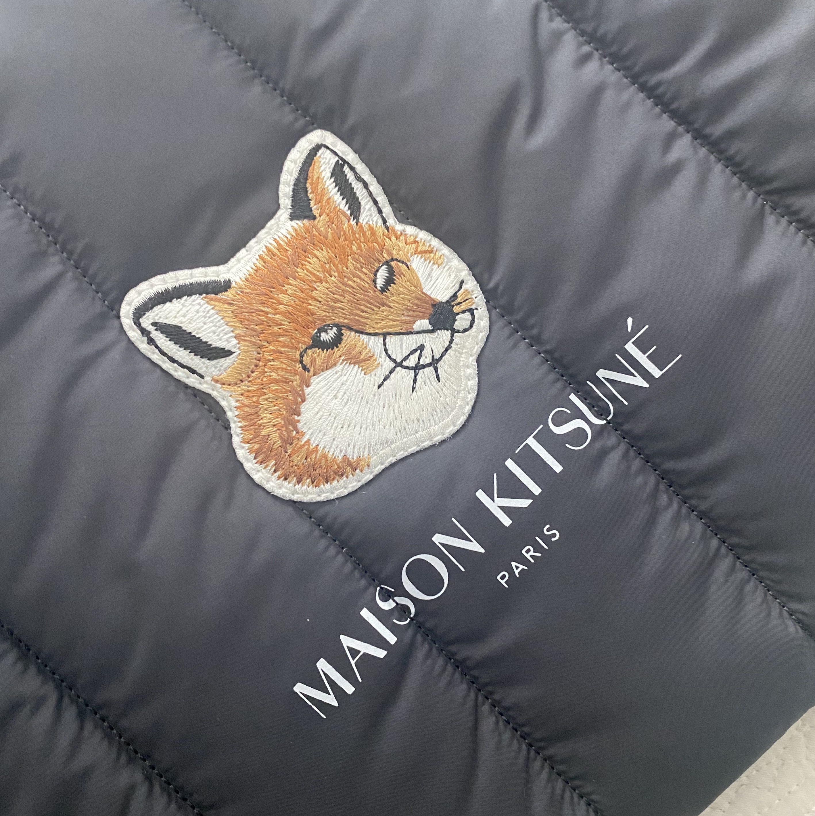Maison Kitsune x Laneige Padded Bag Navy 착용 스타일