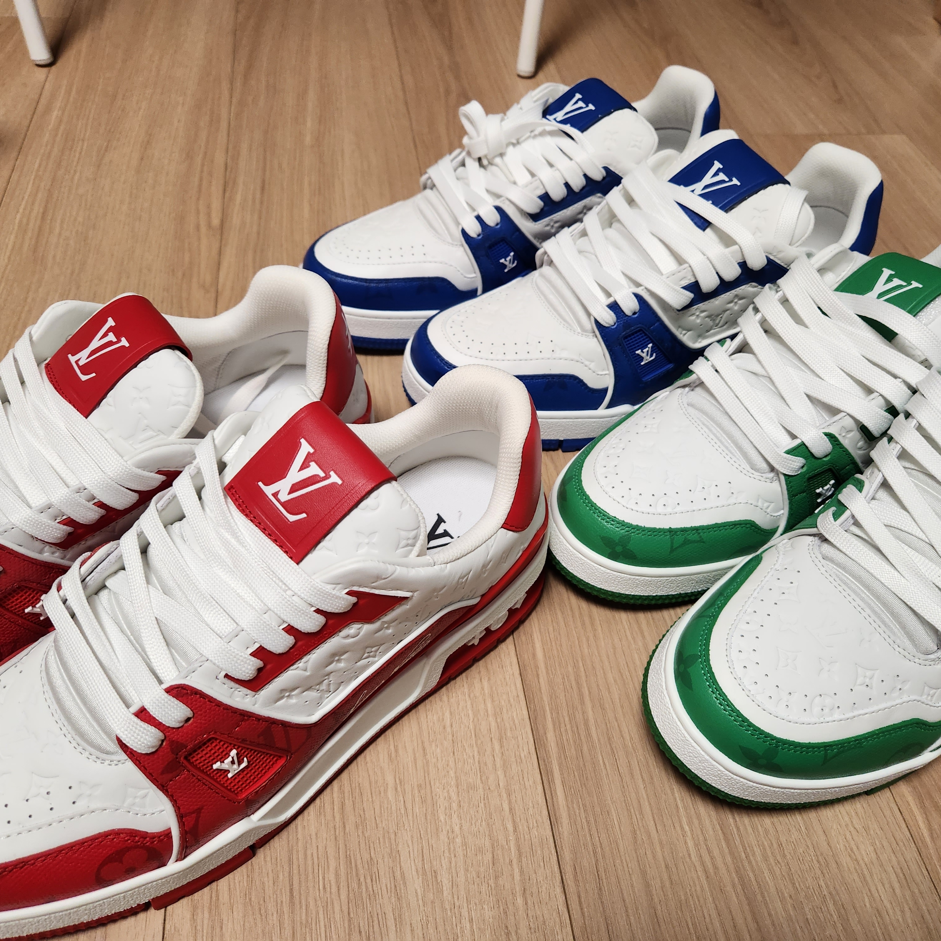 Louis Vuitton LV Trainer Sneakers Red, Louis Vuitton LV Trainer Sneakers Blue 착용 스타일