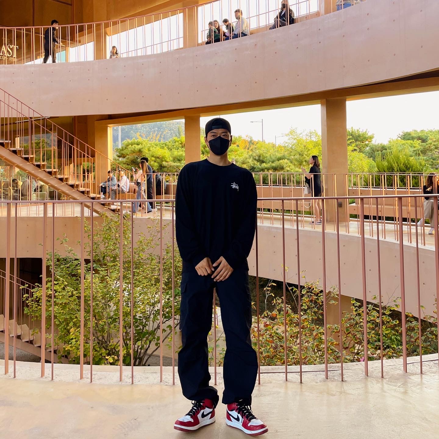 Jordan 1.5 Retro Chicago 2015, Stussy Basic Stussy LS T-Shirt Black 2022 착용 스타일 - 3