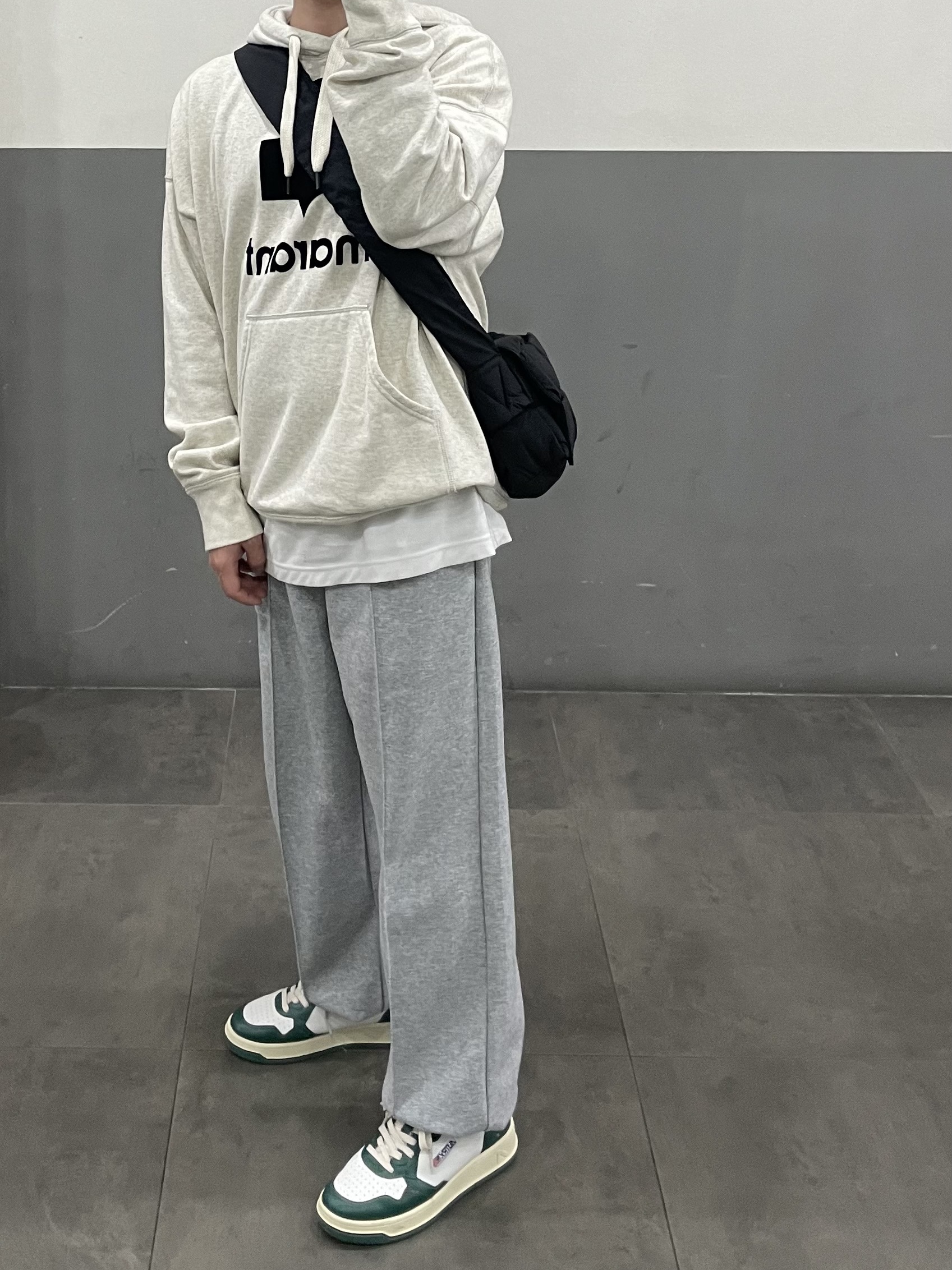 Autry Medalist Low Leather Sneakers White Mountain, Isabel Marant Miley Hoodie Ecru Black 착용 스타일