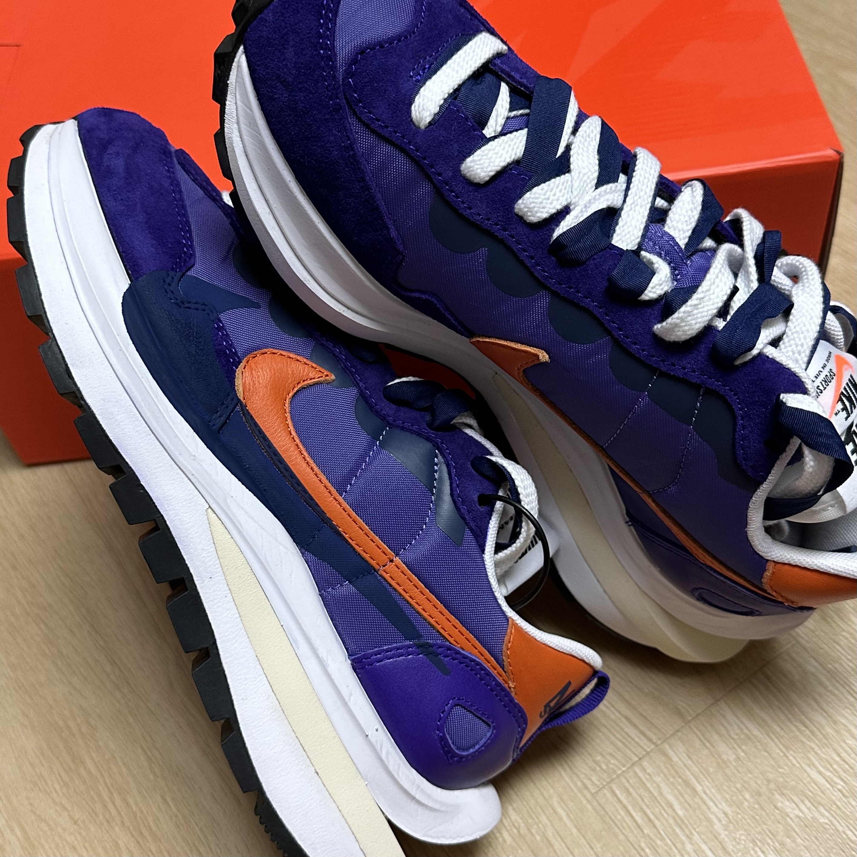 Nike x Sacai VaporWaffle Dark Iris 착용 스타일