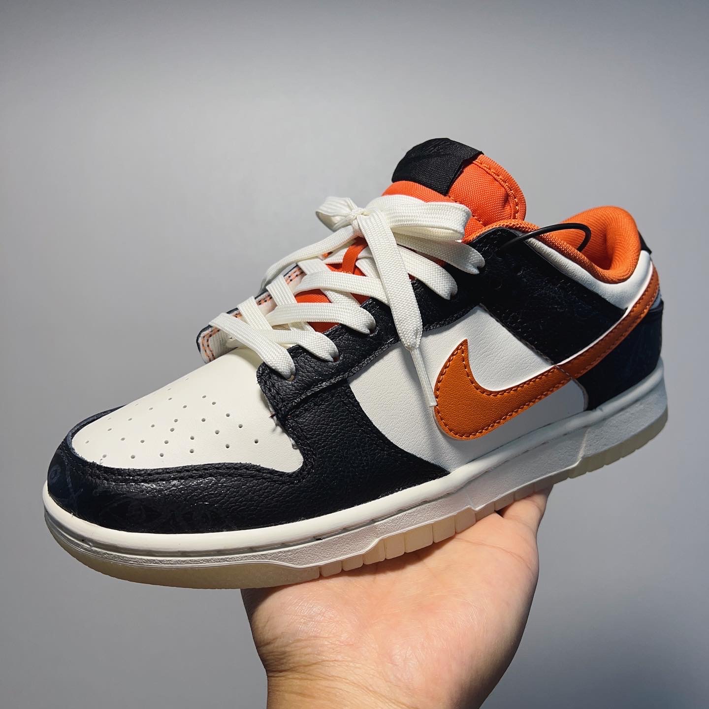 Nike Dunk Low Retro PRM Halloween, (GS) Nike Dunk Low PRM Halloween 착용 스타일 - 4