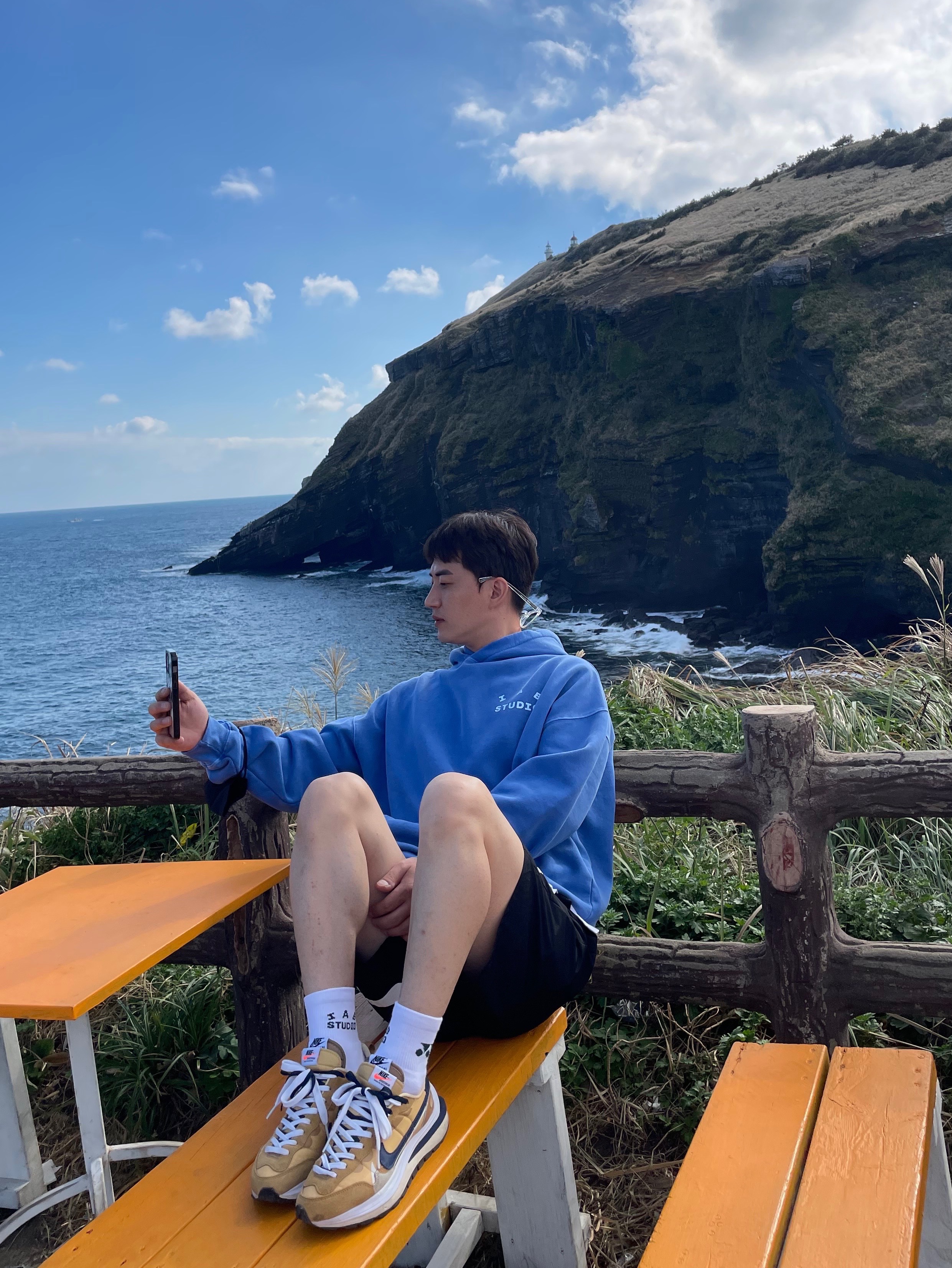 IAB Studio Pigment Hoodie Royal Blue - 22FW, Nike x Stussy Water Shorts Off Noir 착용 스타일 - 3