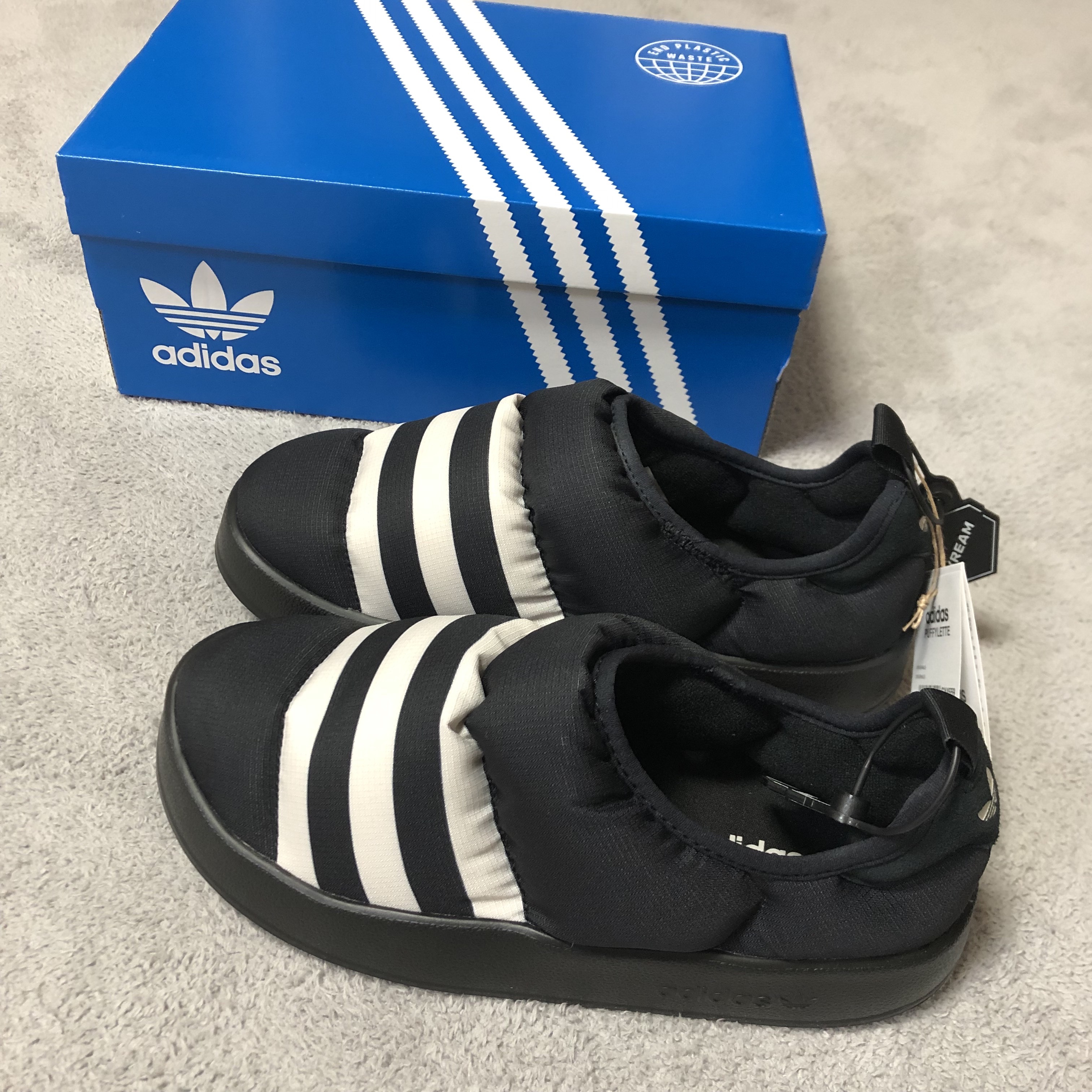 Adidas Puffylette Core Black 착용 스타일 - 2