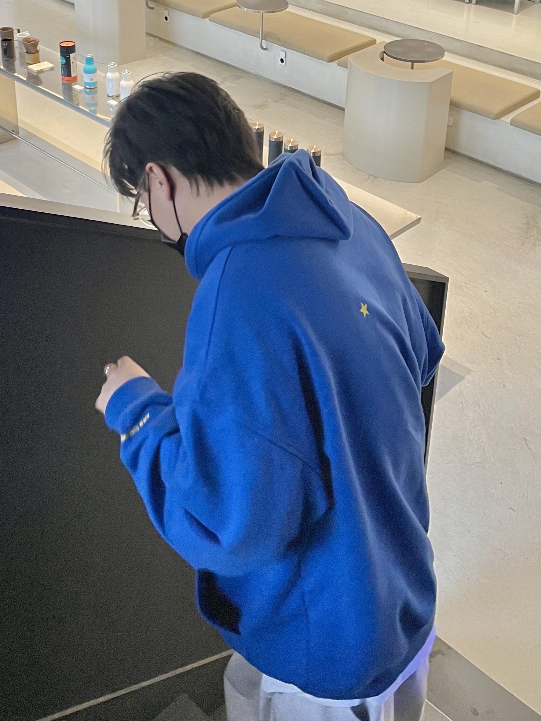 Souvenir Official Eunify Classic Hoodie Blue 2022 착용 스타일