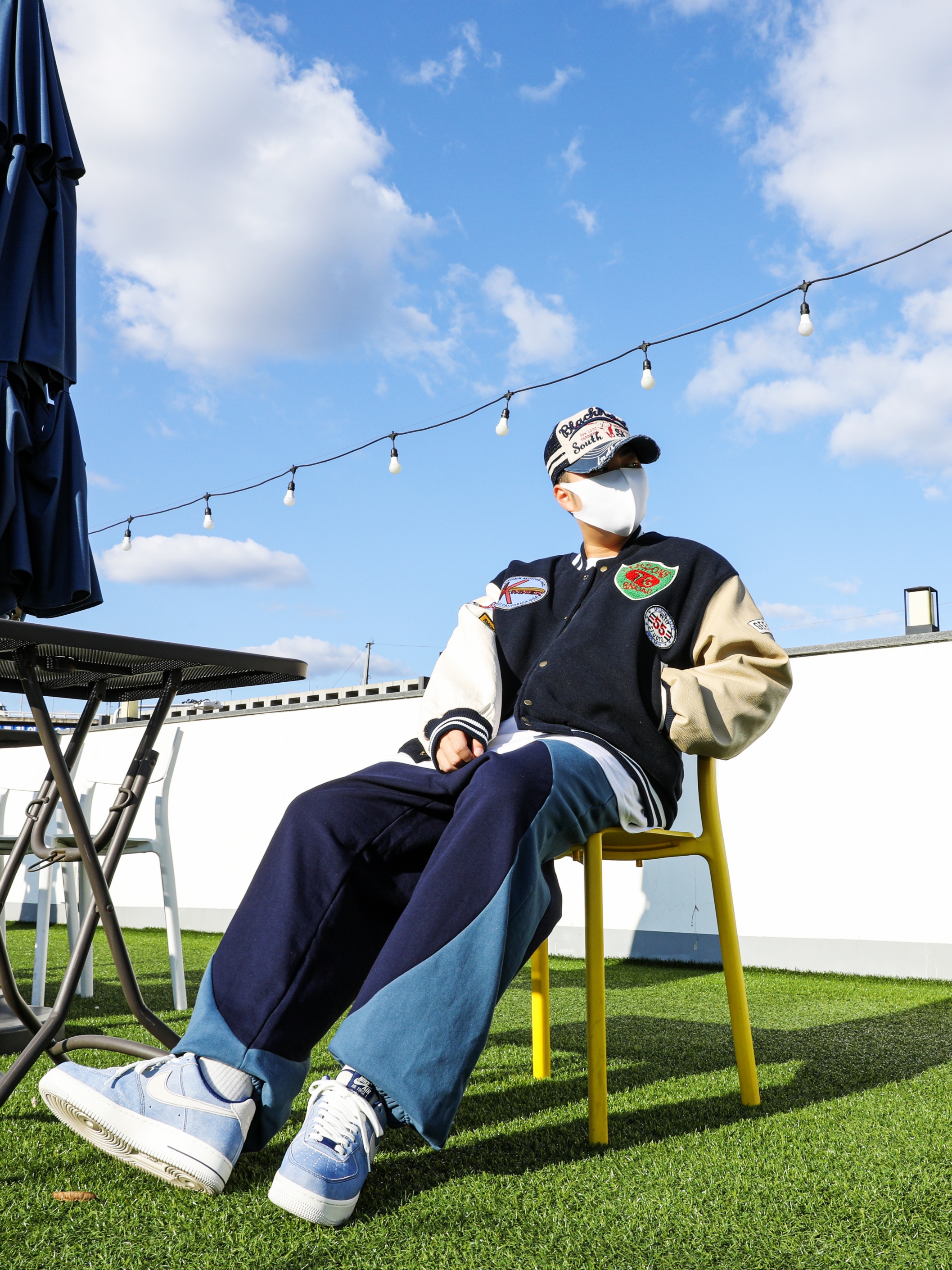 Nike Air Force 1 '07 LV8 Dusty Blue 착용 스타일 - 3
