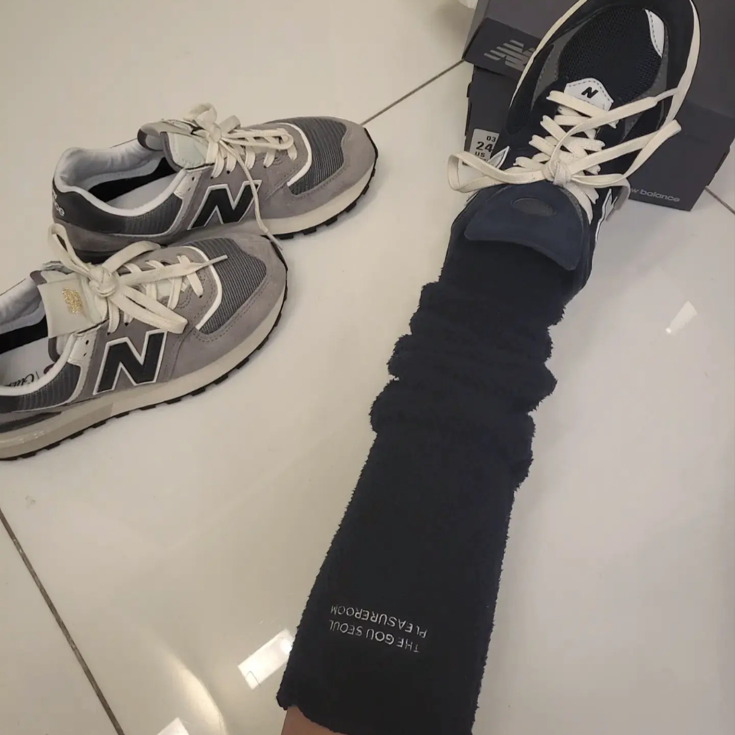 New Balance 2002R Eclipse Castlerock, New Balance 574 Legacy Grey 착용 스타일