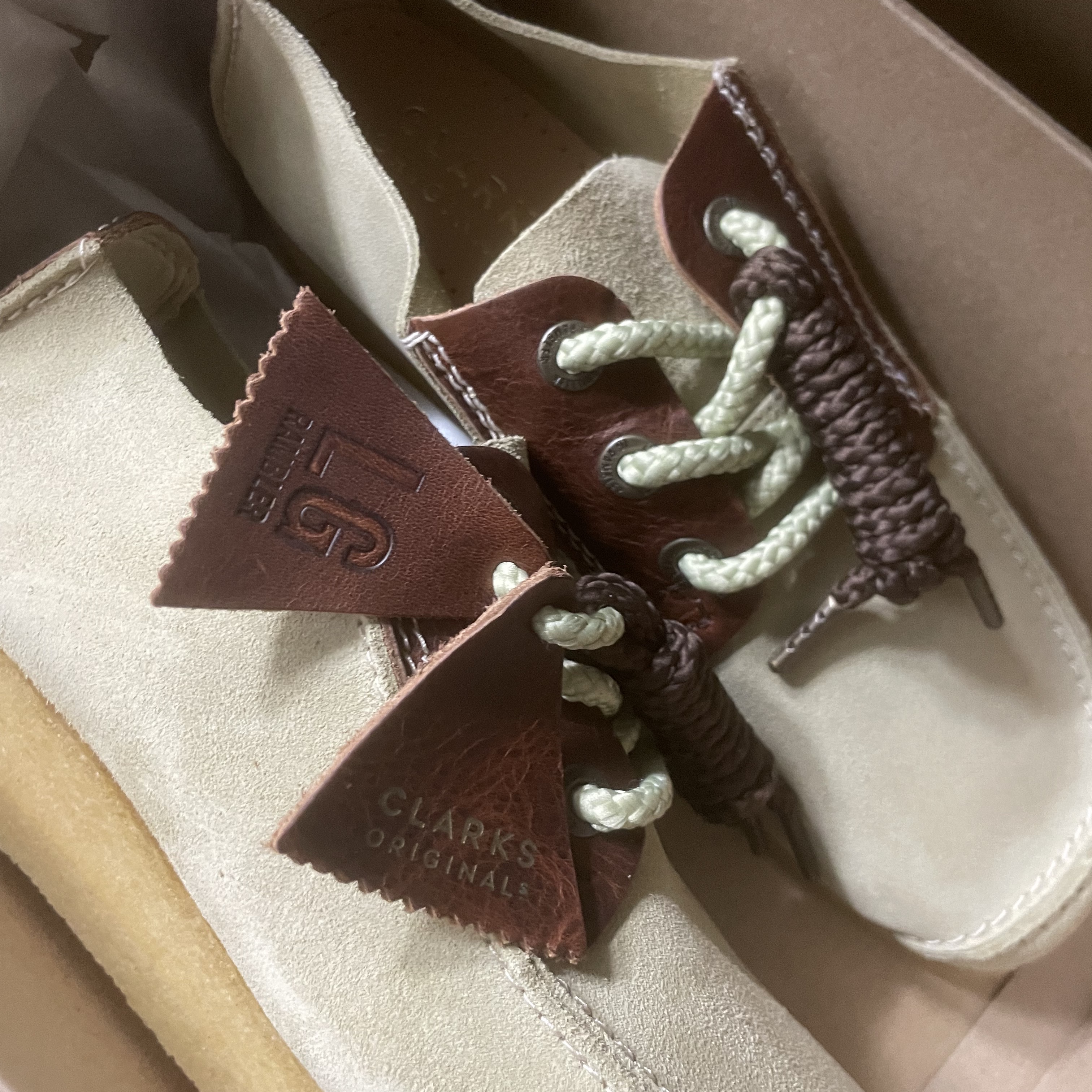 Clarks x Liam Gallagher LG Rambler Maple Suede 착용 스타일 - 4