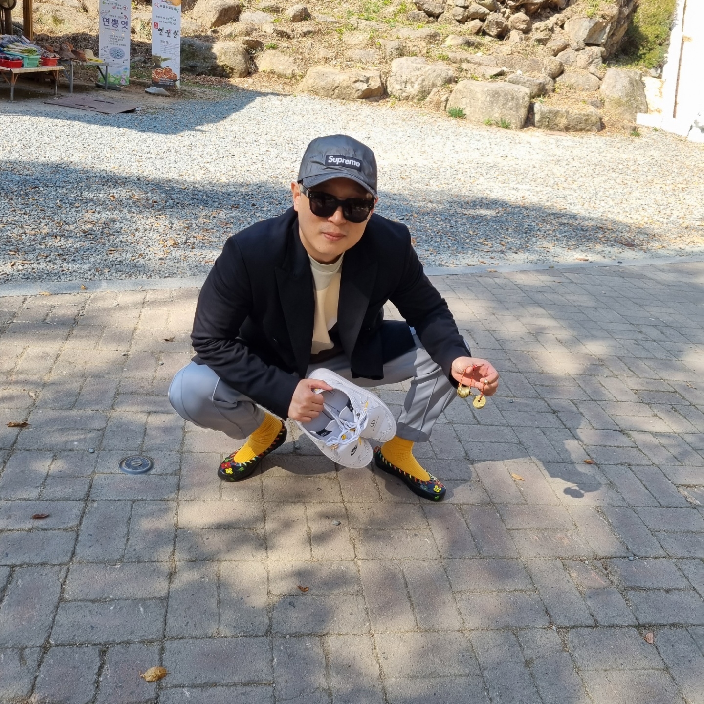 Supreme Reflective Mesh Camp Cap Black - 22SS, Nike x Peaceminusone Kwondo1 White 착용 스타일 - 4