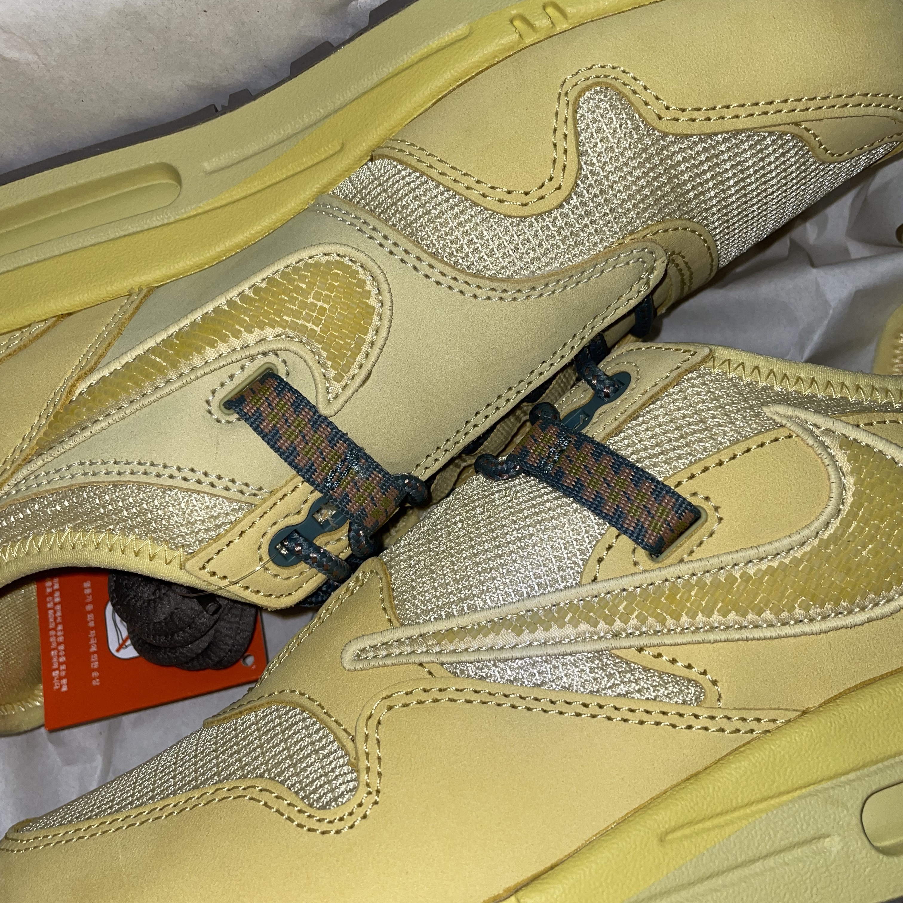 Nike x Travis Scott Air Max 1 Cact.us Gold 착용 스타일