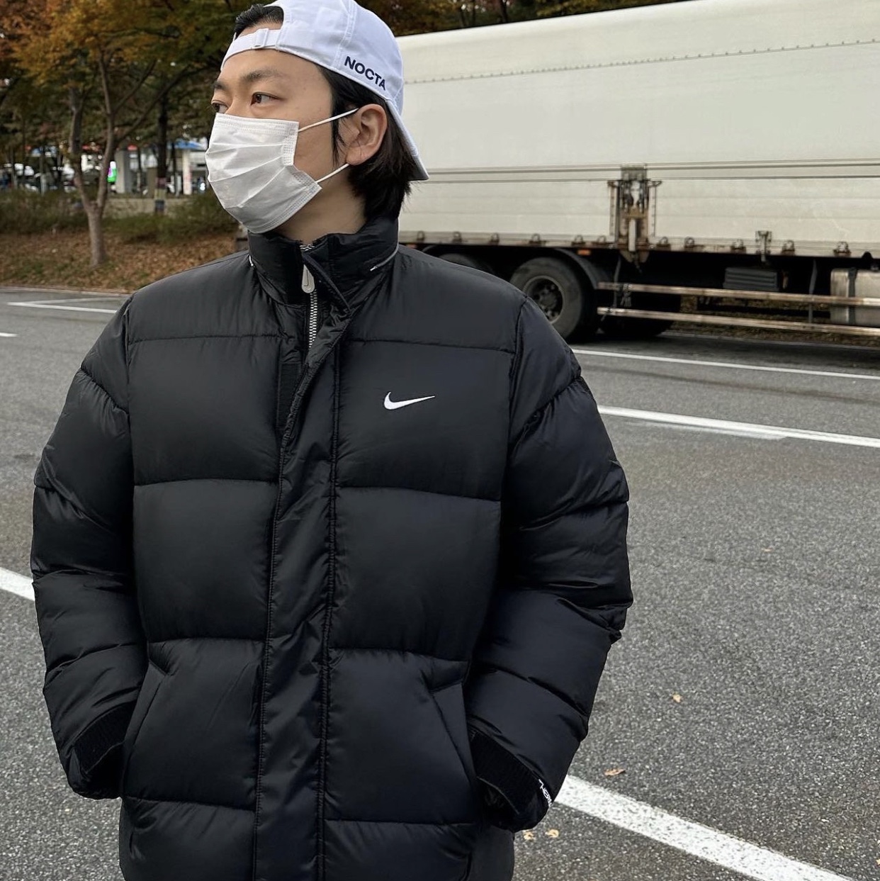 Nike x Drake Nocta Cardinal Stock Essential Cap White, Nike Air Max 97 Triple White Wolf Grey 착용 스타일 - 2