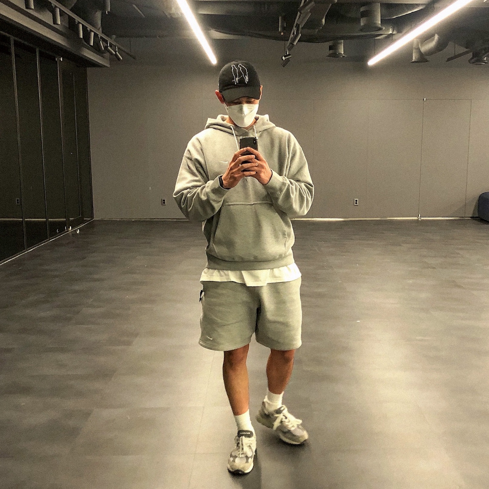Nike NRG Solo Swoosh Fleece Hoodie Dark Grey Heather - Asia, Nike NRG Solo Swoosh Fleece Shorts Dark Grey Heather - US/EU 착용 스타일