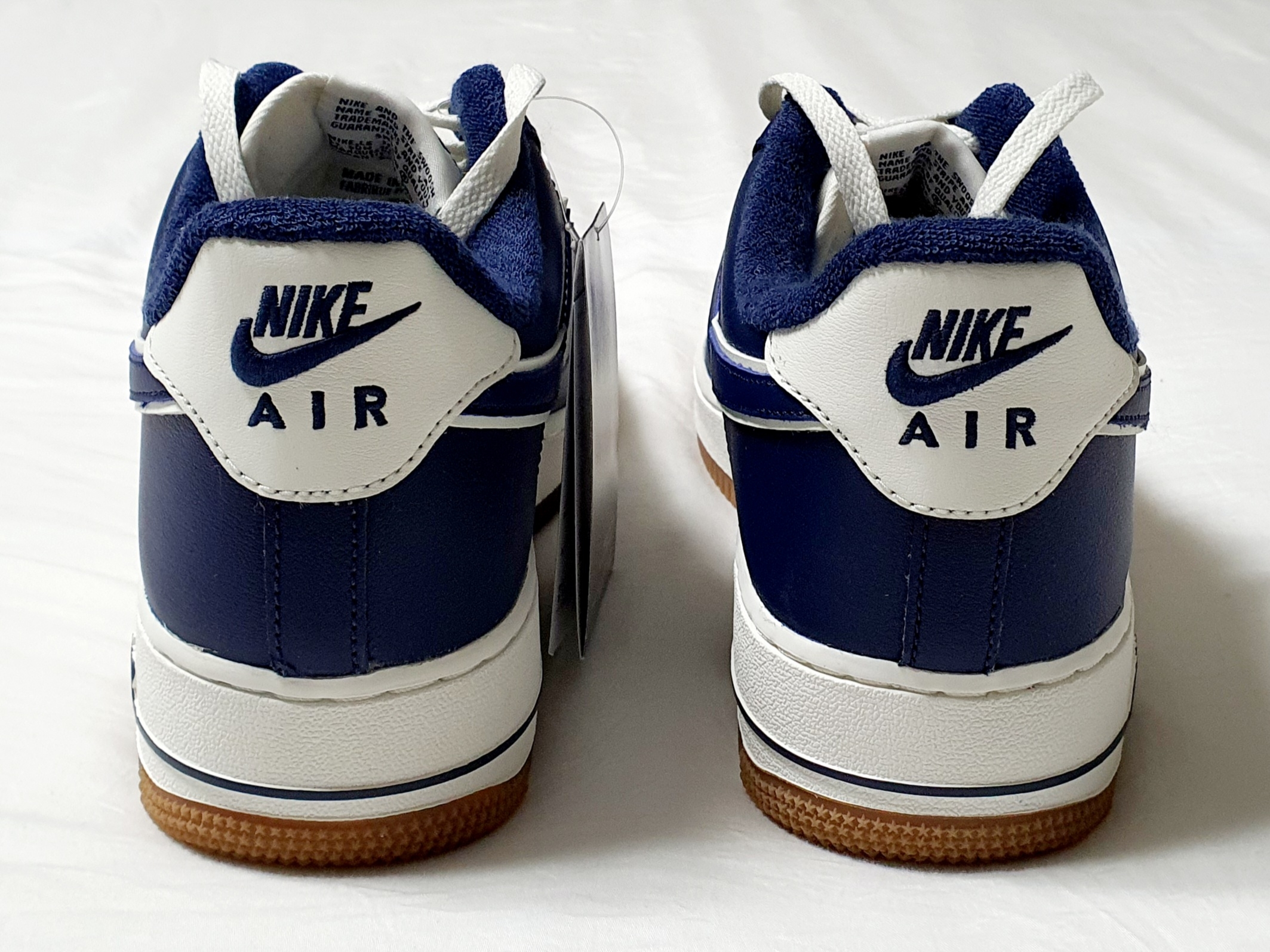 Nike Air Force 1 '07 LV8 Midnight Navy 착용 스타일 - 4