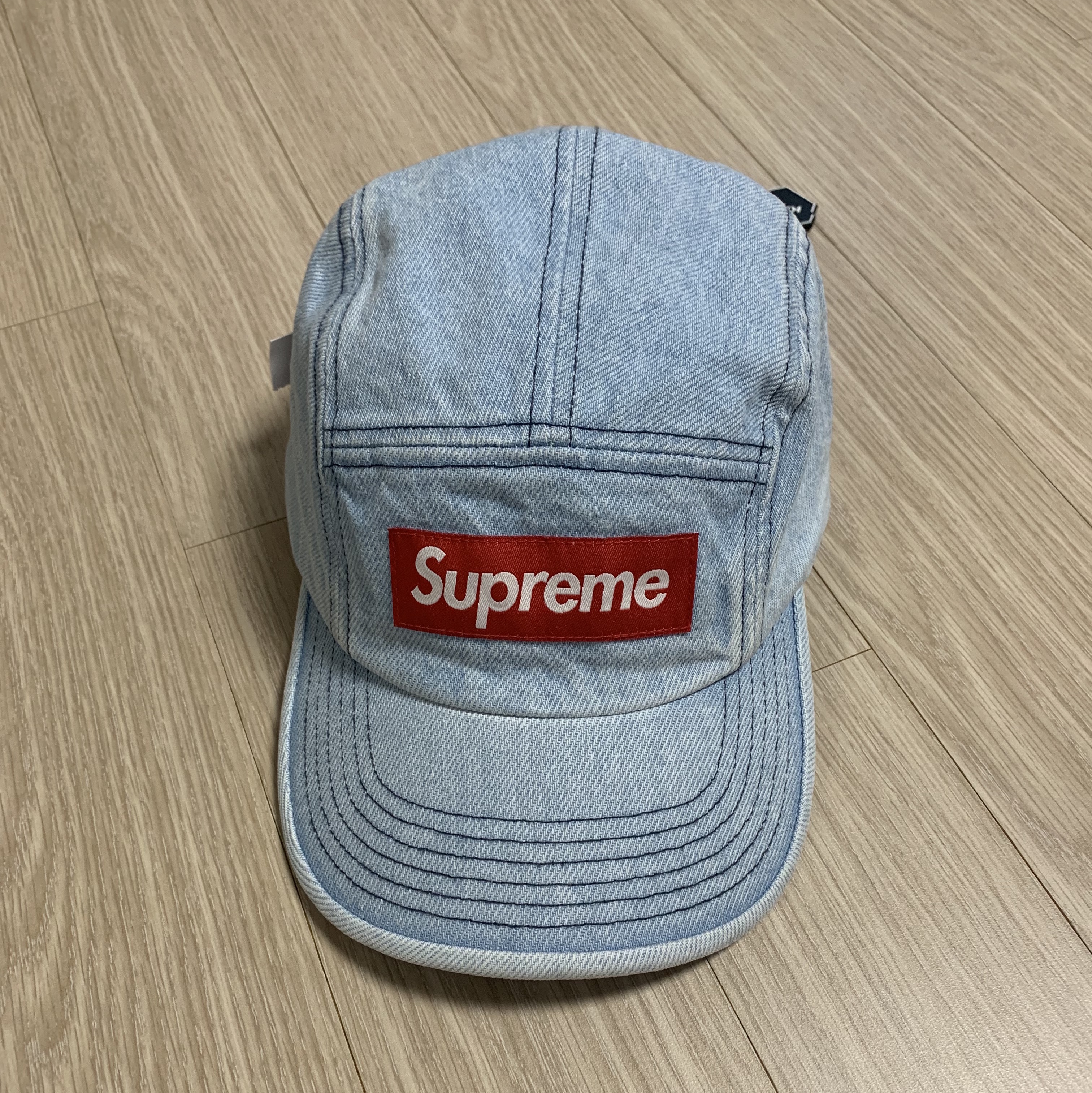 Supreme Denim Camp Cap Washed Blue - 22FW 착용 스타일 - 2