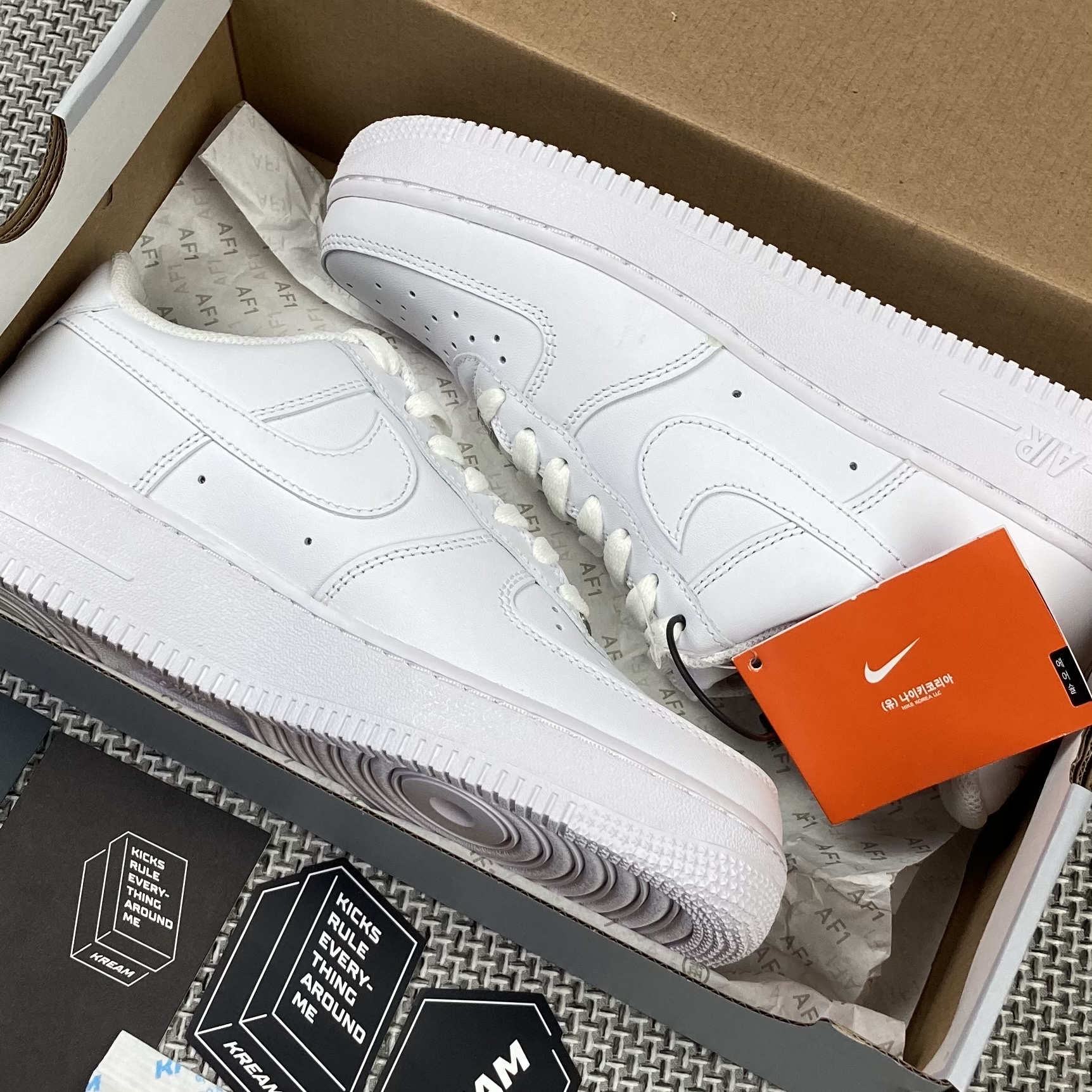 Nike Air Force 1 '07 Low White 착용 스타일